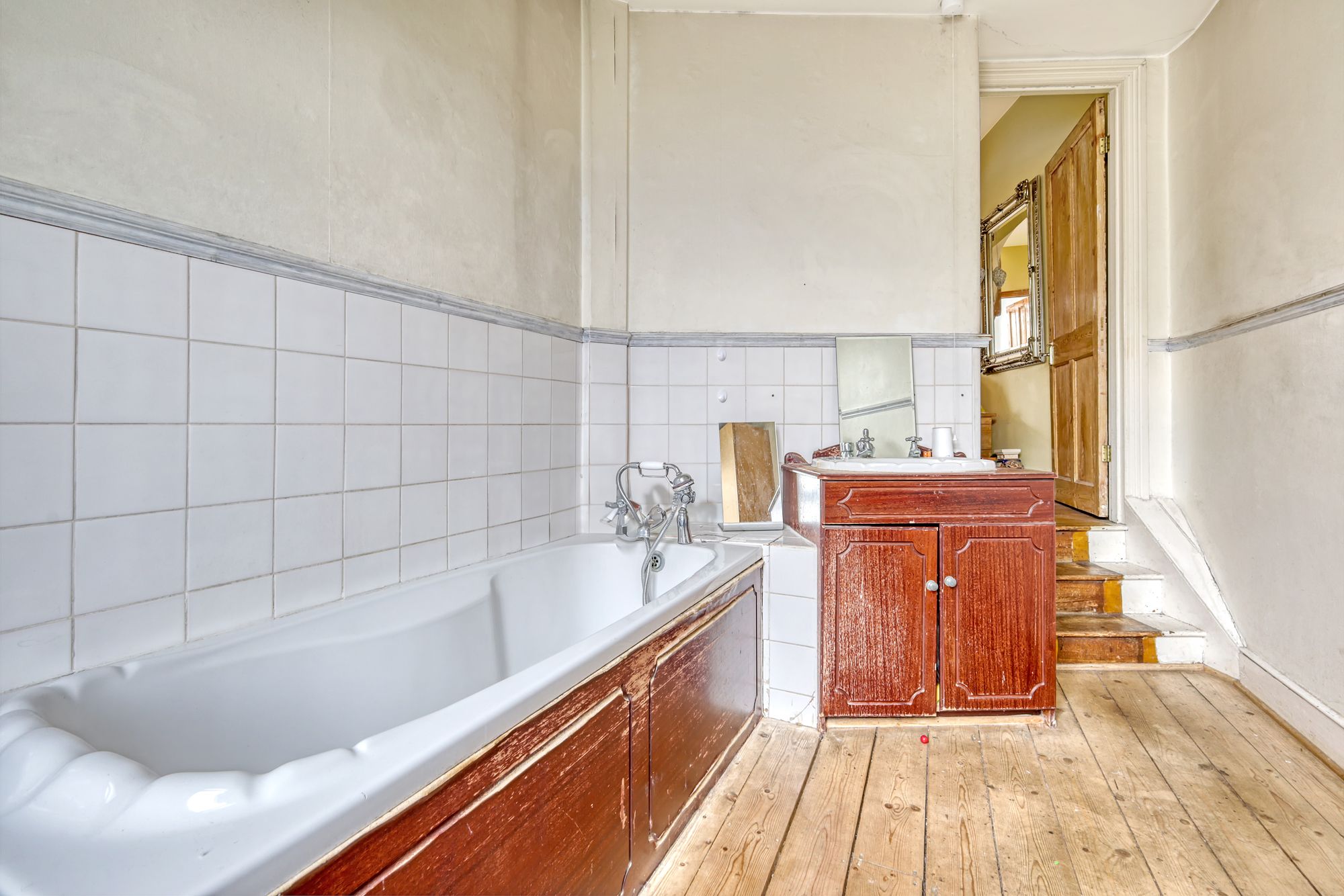4 bed terraced house for sale in Leslie Road, London, E11  - Property Image 14