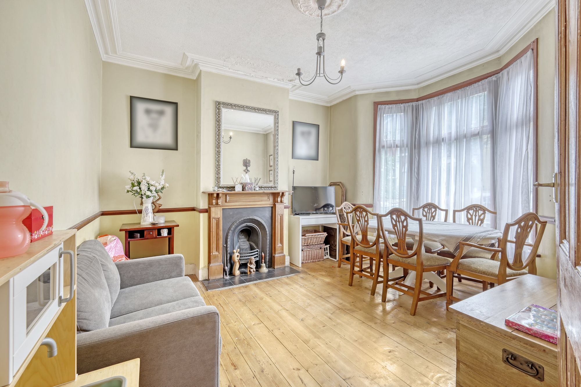4 bed terraced house for sale in Leslie Road, London, E11  - Property Image 3