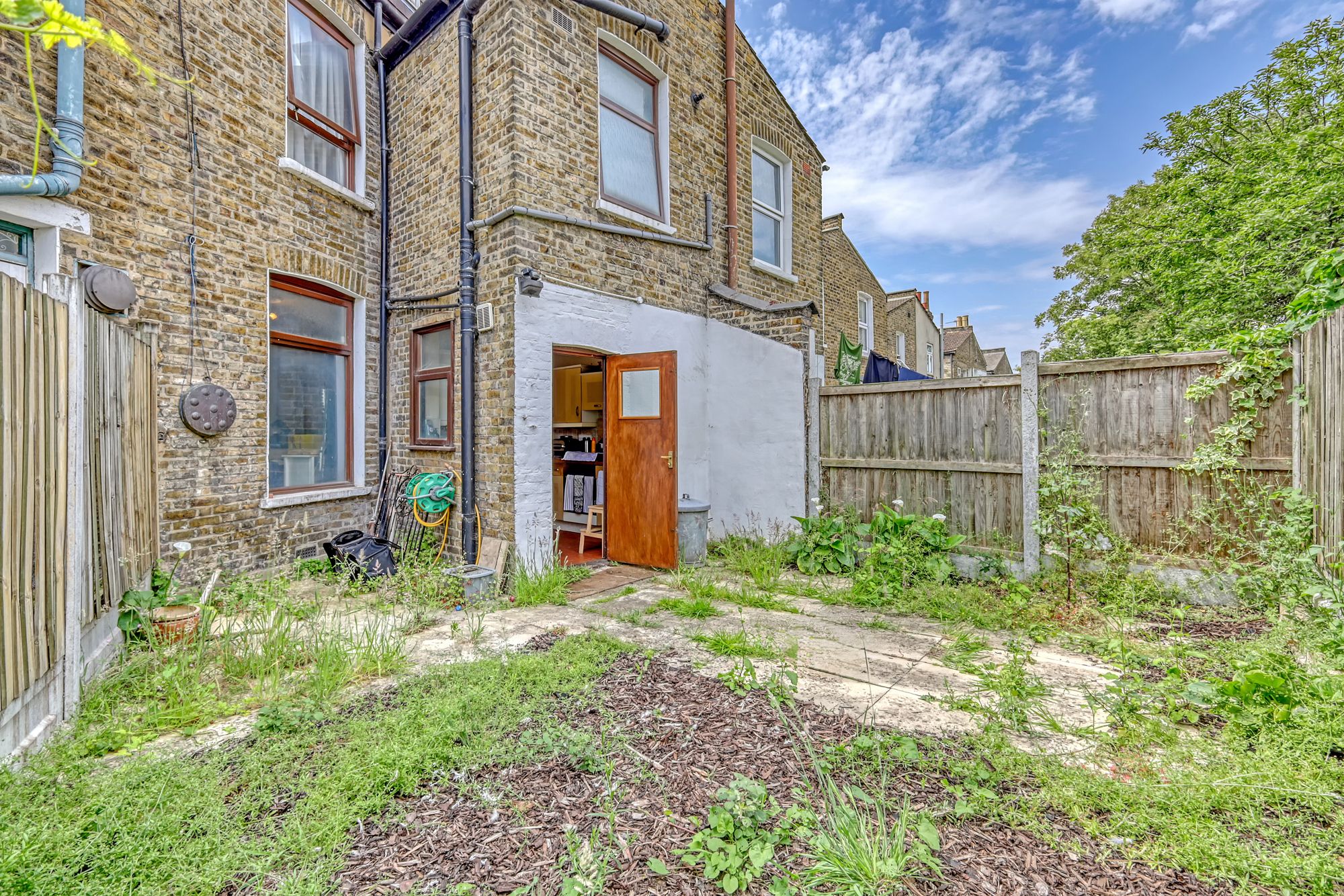 4 bed terraced house for sale in Leslie Road, London, E11  - Property Image 4