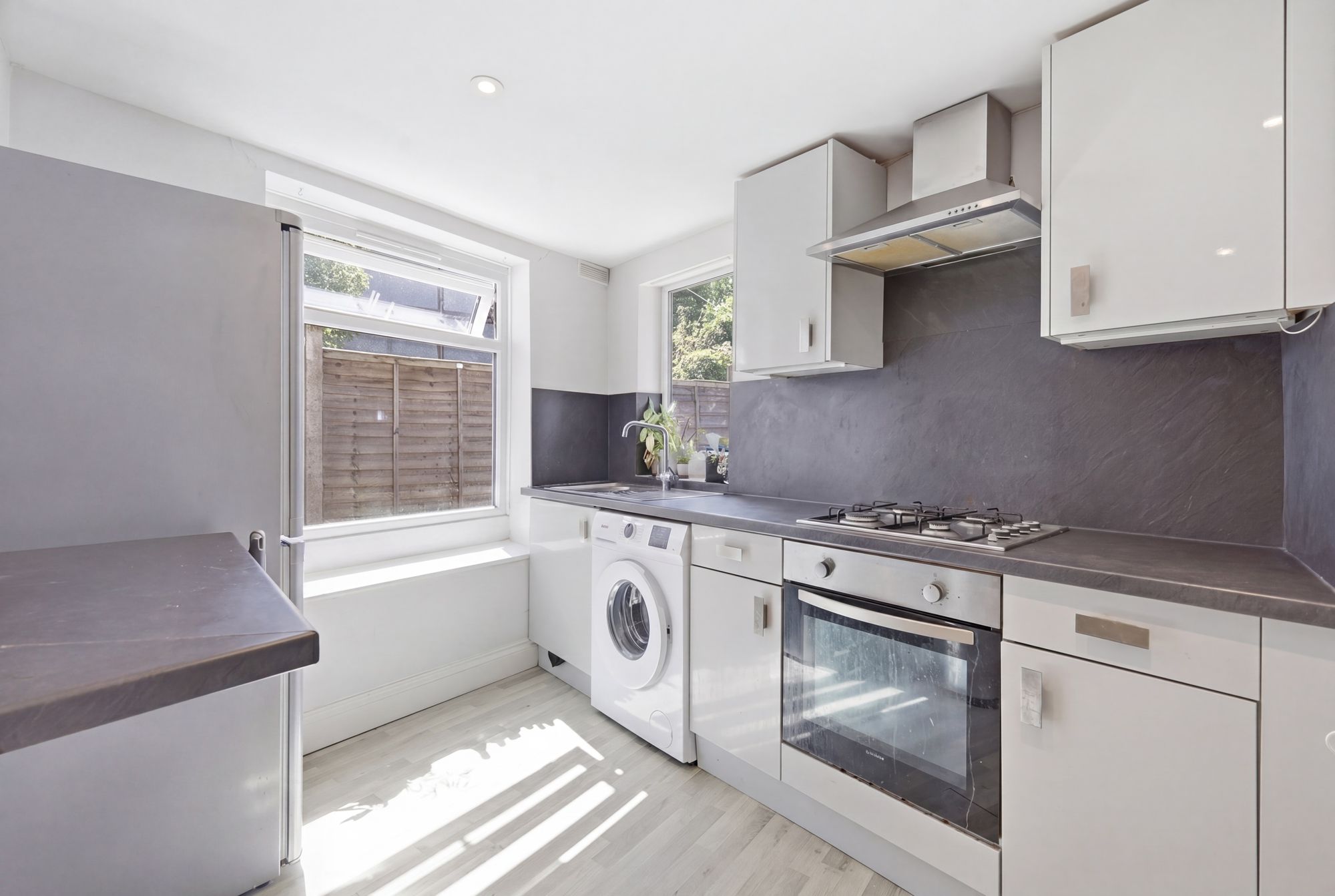 2 bed flat for sale in Shernhall Street, Walthamstow, E17  - Property Image 4