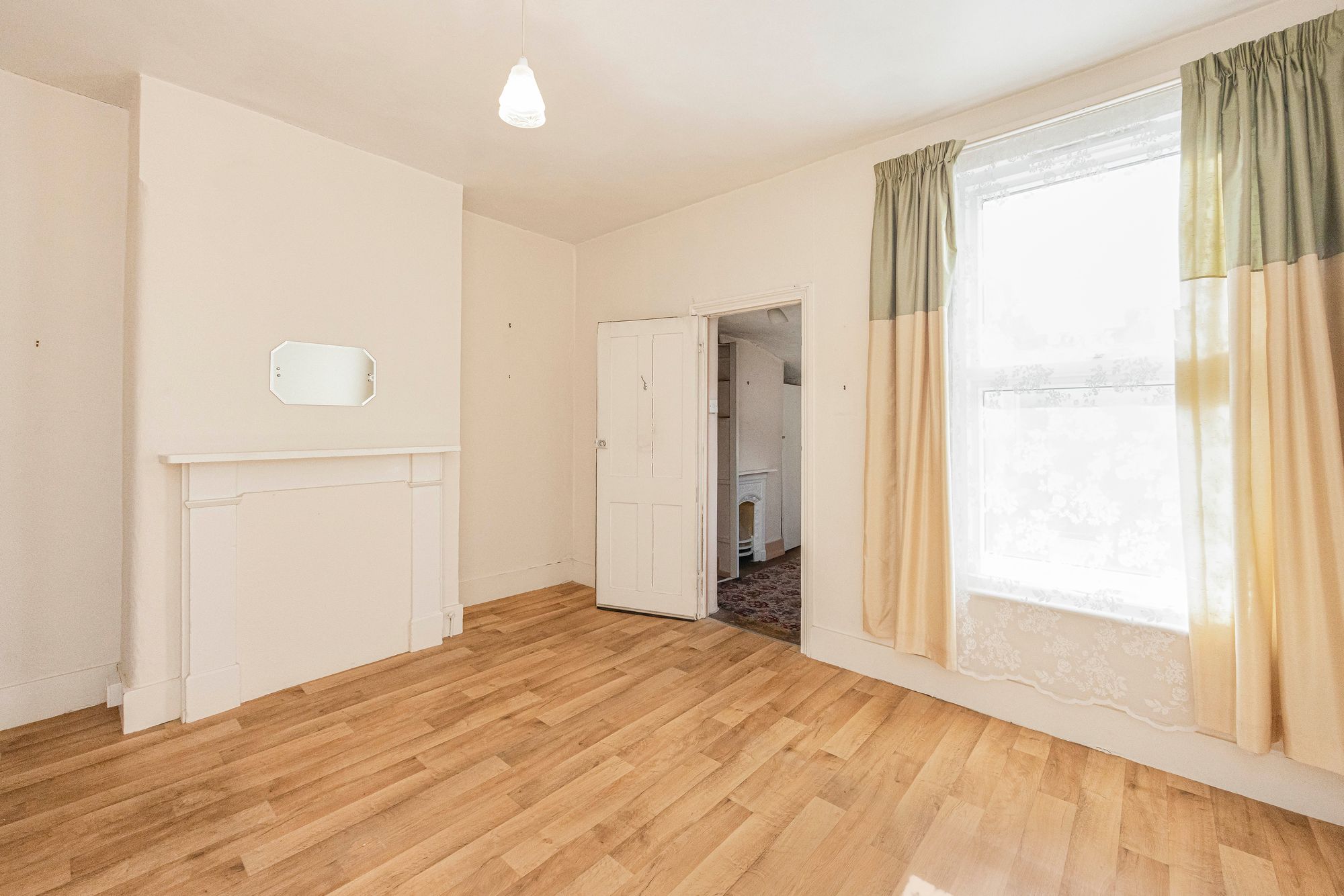 3 bed mid-terraced house for sale in Odessa Road, Forest Gate  - Property Image 8