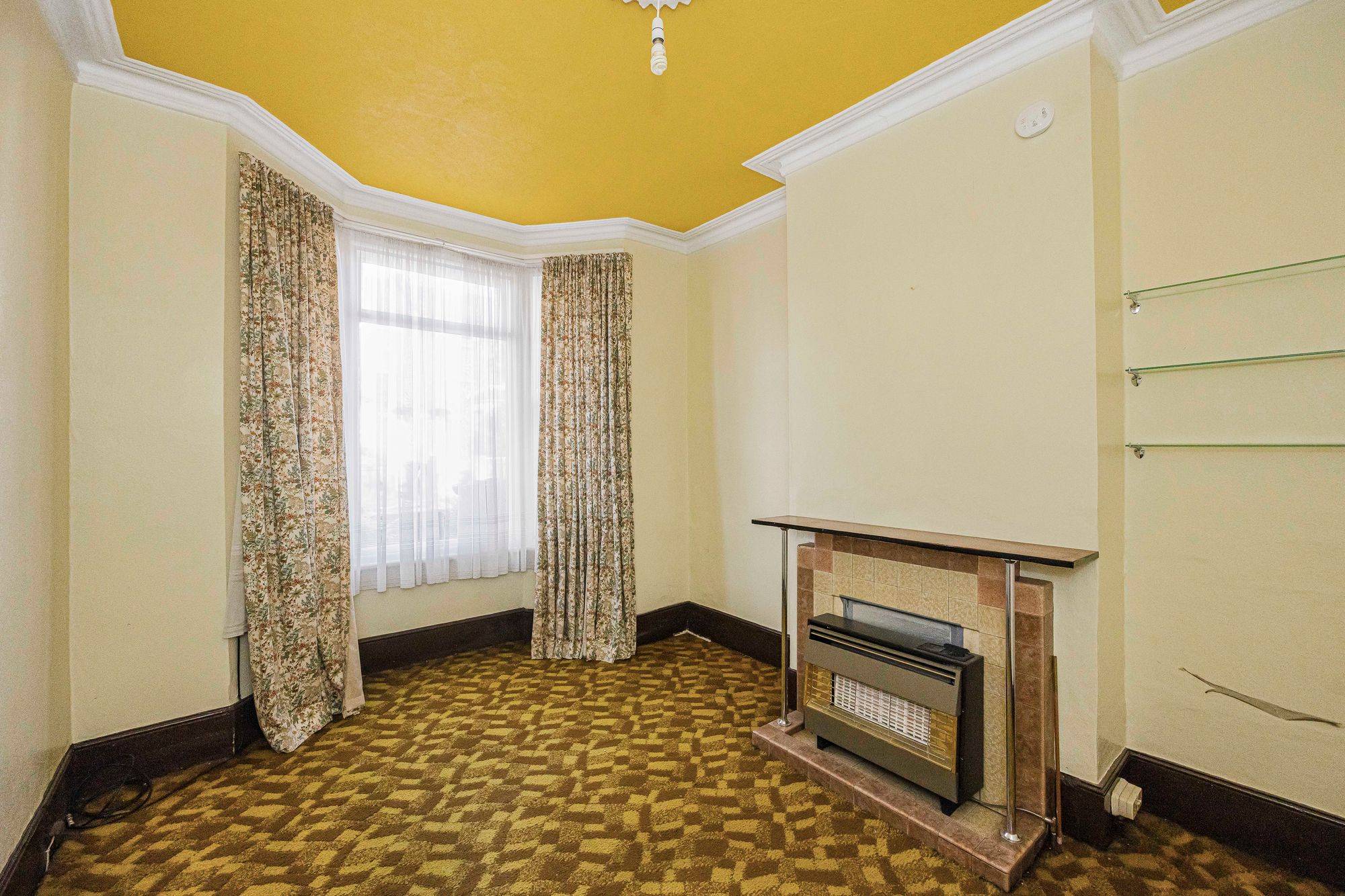 3 bed mid-terraced house for sale in Odessa Road, Forest Gate  - Property Image 4