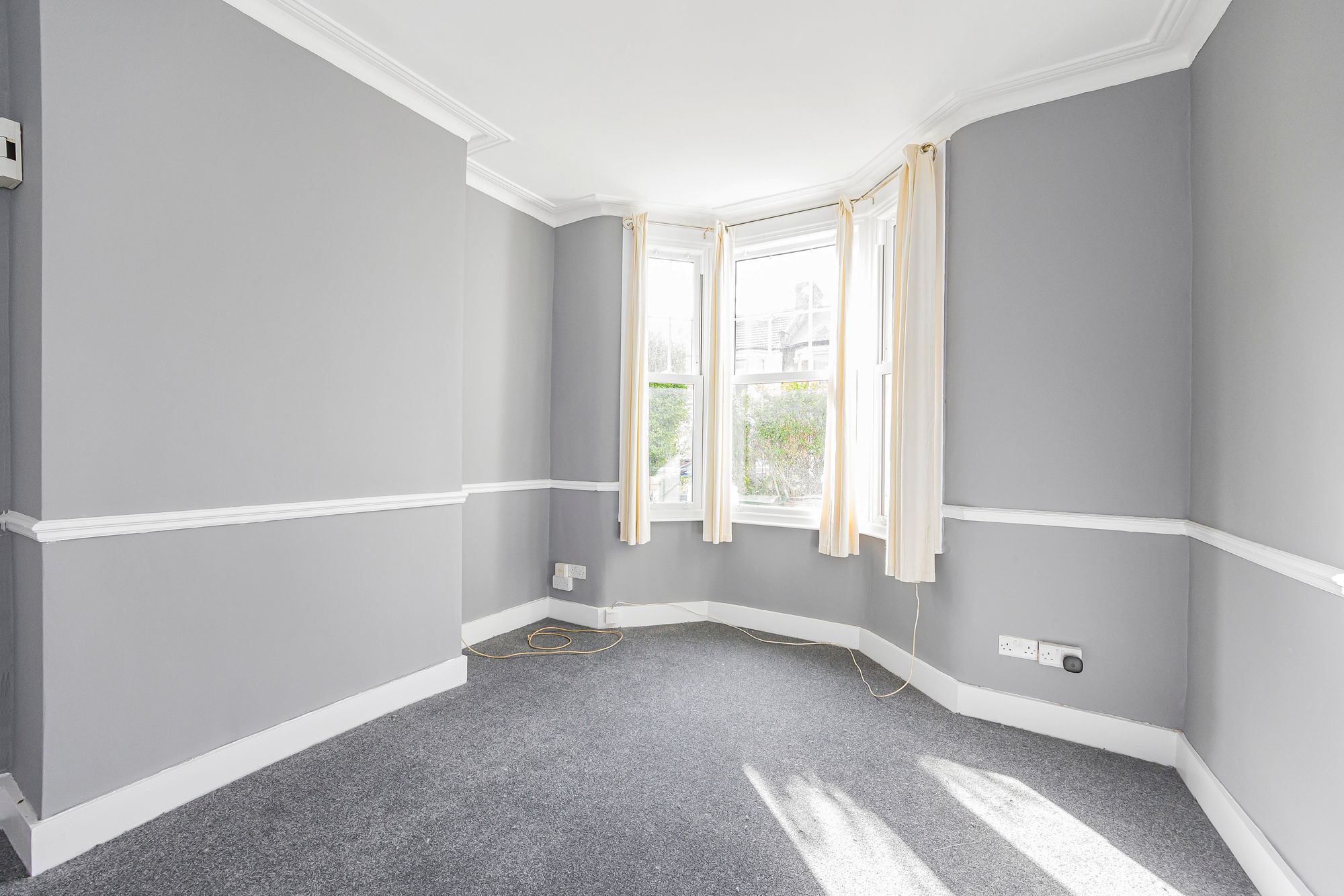 2 bed to rent in Morley Road, Leyton, E10 1