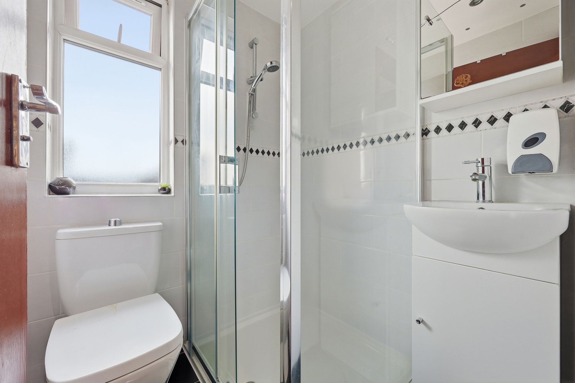 6 bed mid-terraced house for sale in Capworth Street, Leyton, E10  - Property Image 9