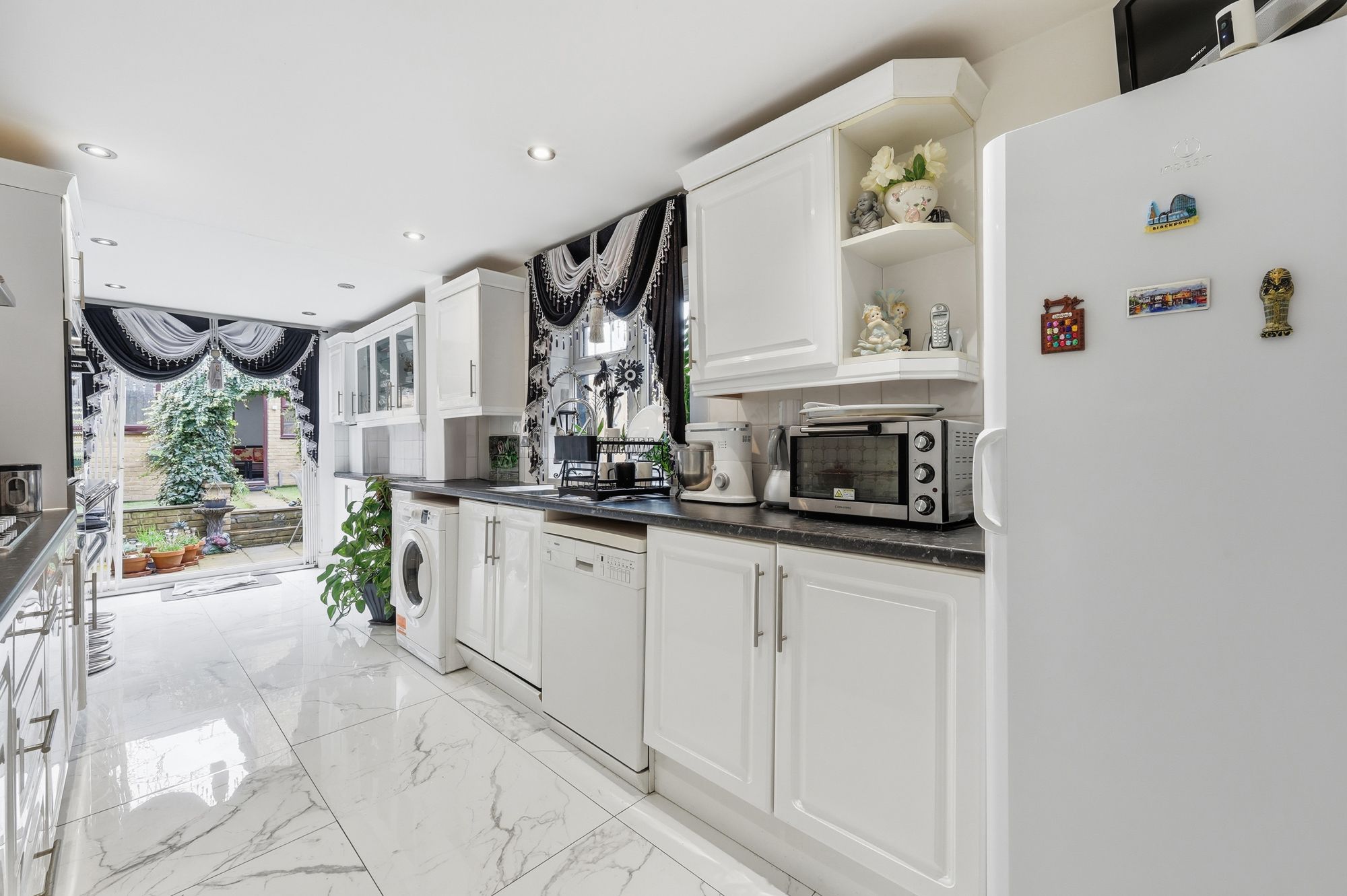 6 bed mid-terraced house for sale in Capworth Street, Leyton, E10  - Property Image 7