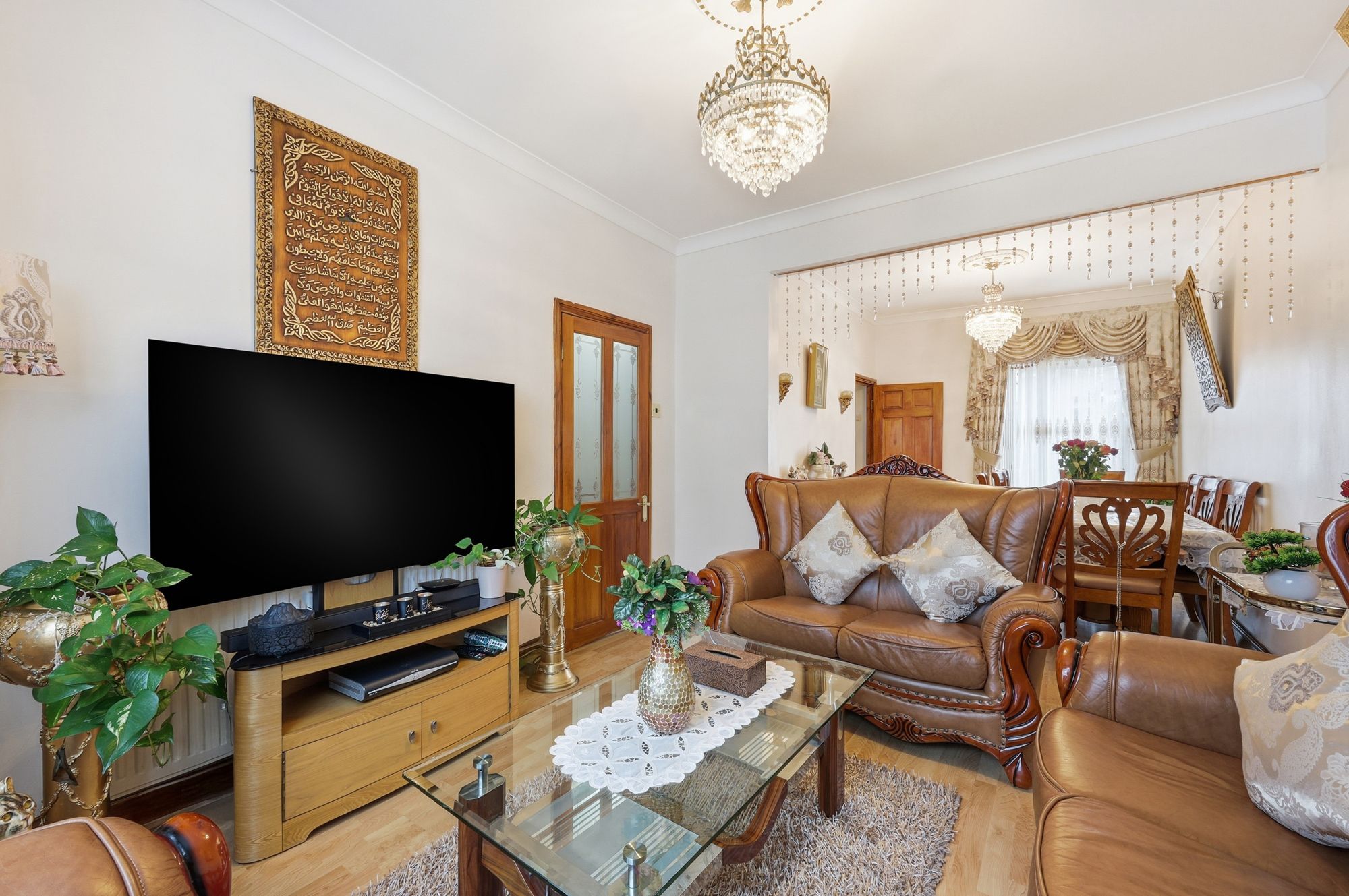 6 bed mid-terraced house for sale in Capworth Street, Leyton, E10  - Property Image 3