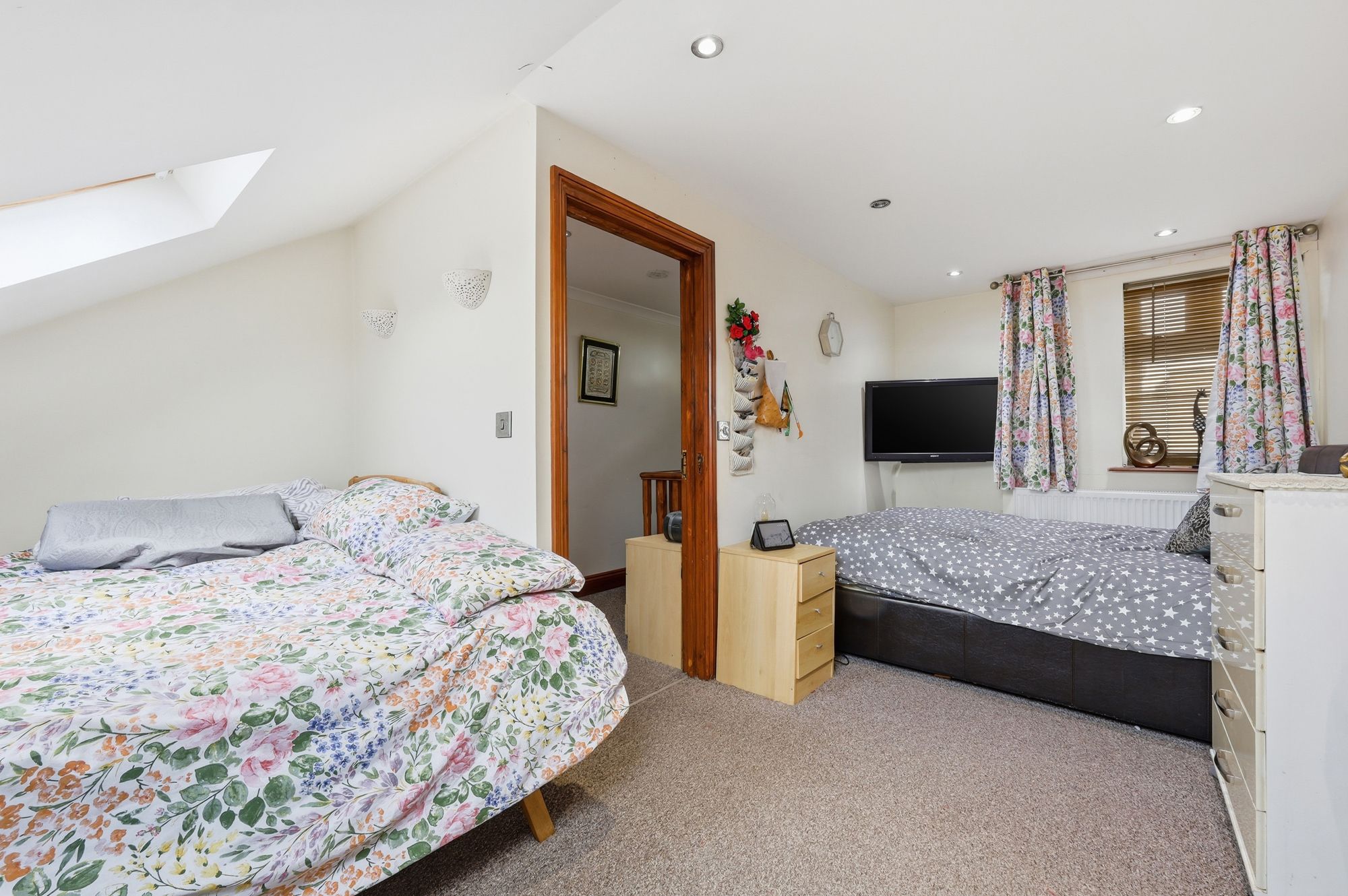 6 bed mid-terraced house for sale in Capworth Street, Leyton, E10  - Property Image 17