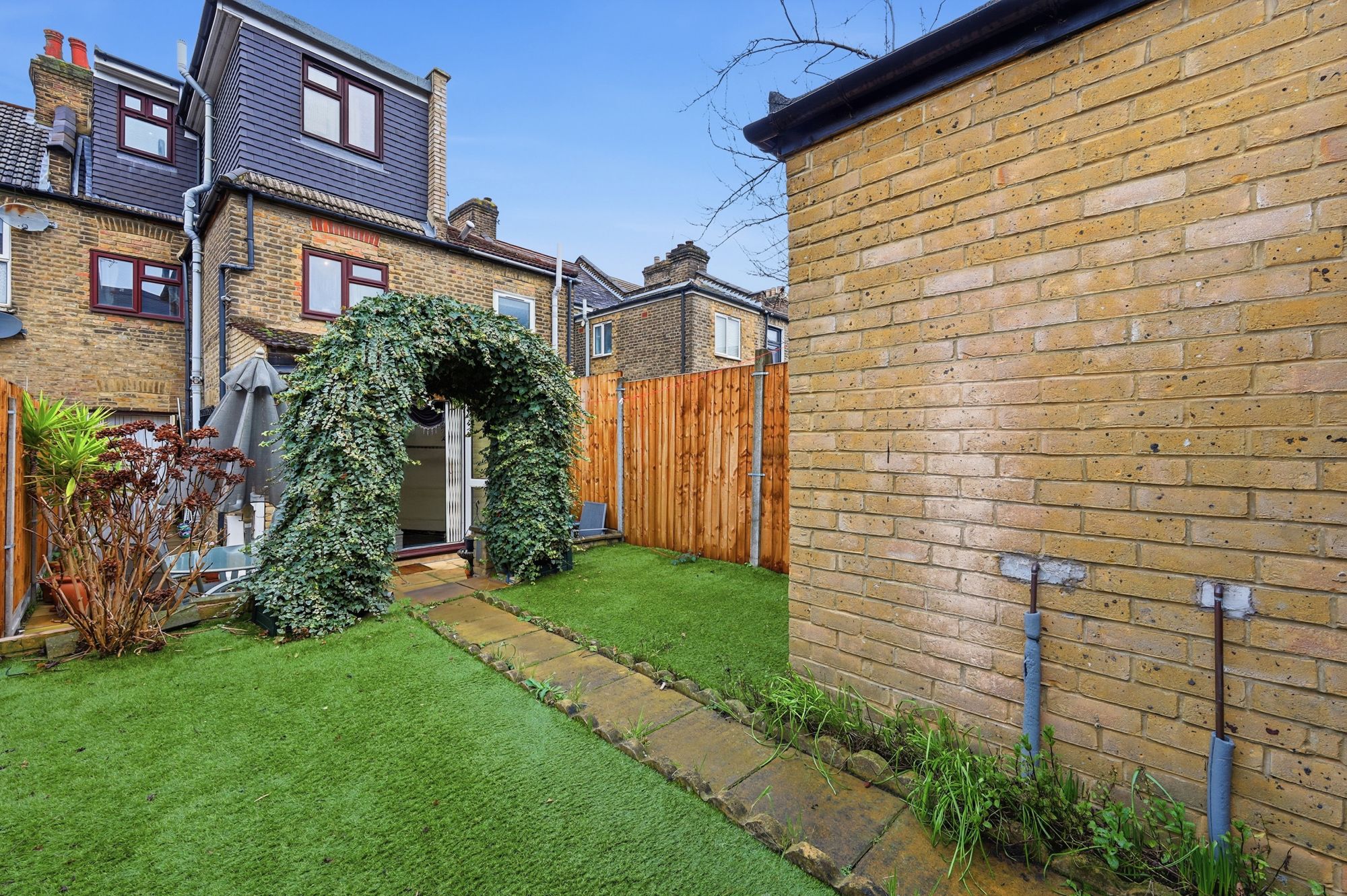 6 bed mid-terraced house for sale in Capworth Street, Leyton, E10 22