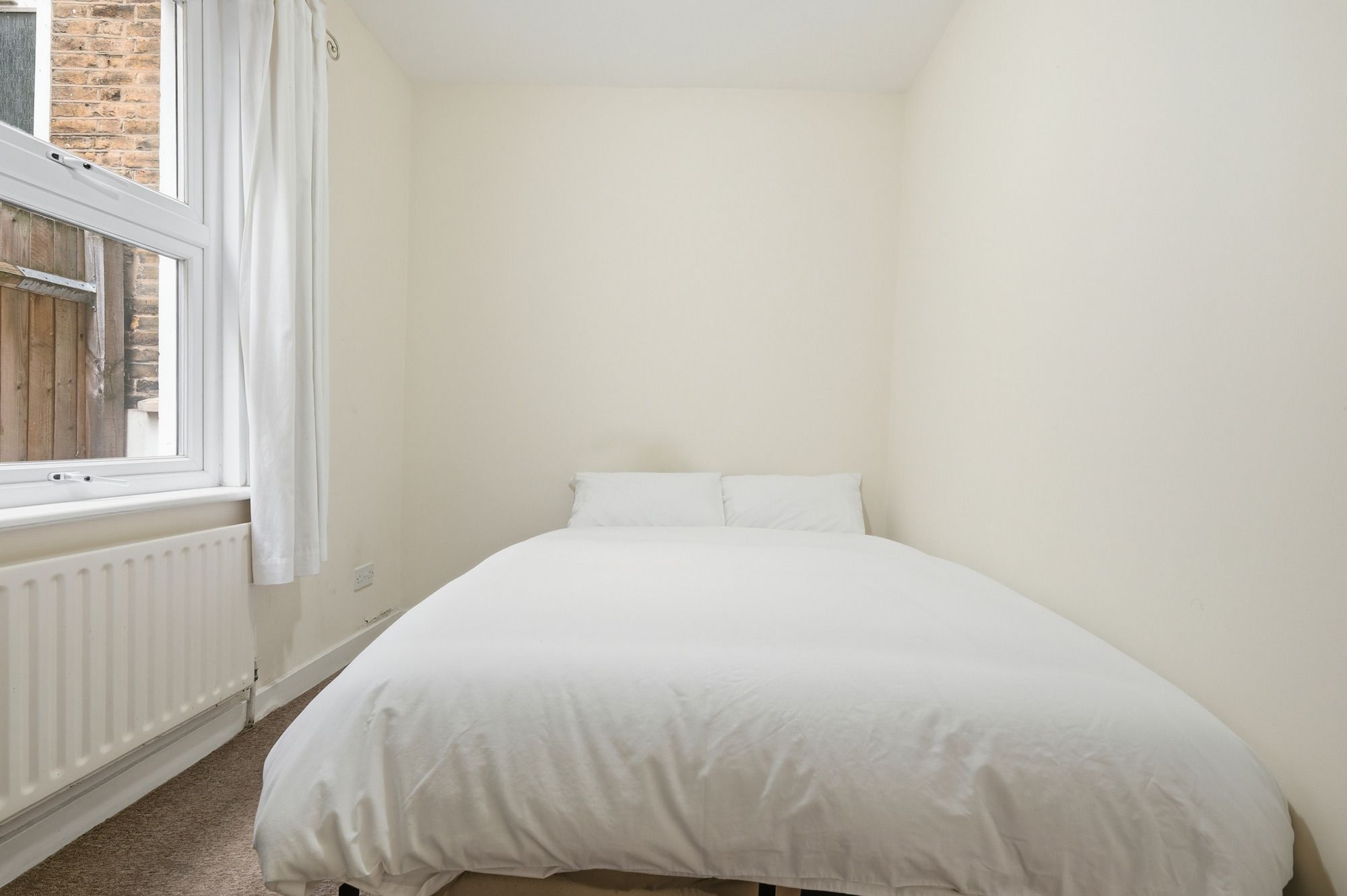 2 bed flat for sale in Leslie Road, Leytonstone, E11 8