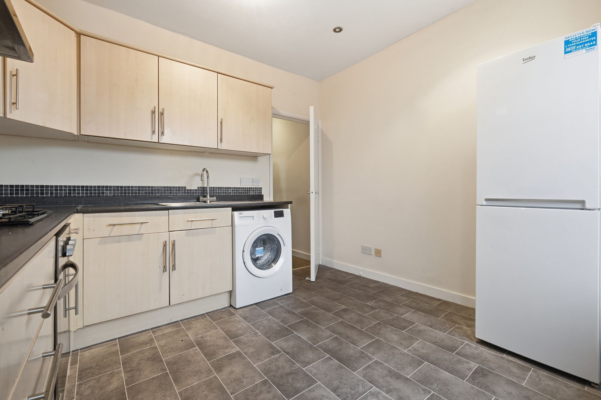 2 bed flat for sale in Leslie Road, Leytonstone, E11  - Property Image 4