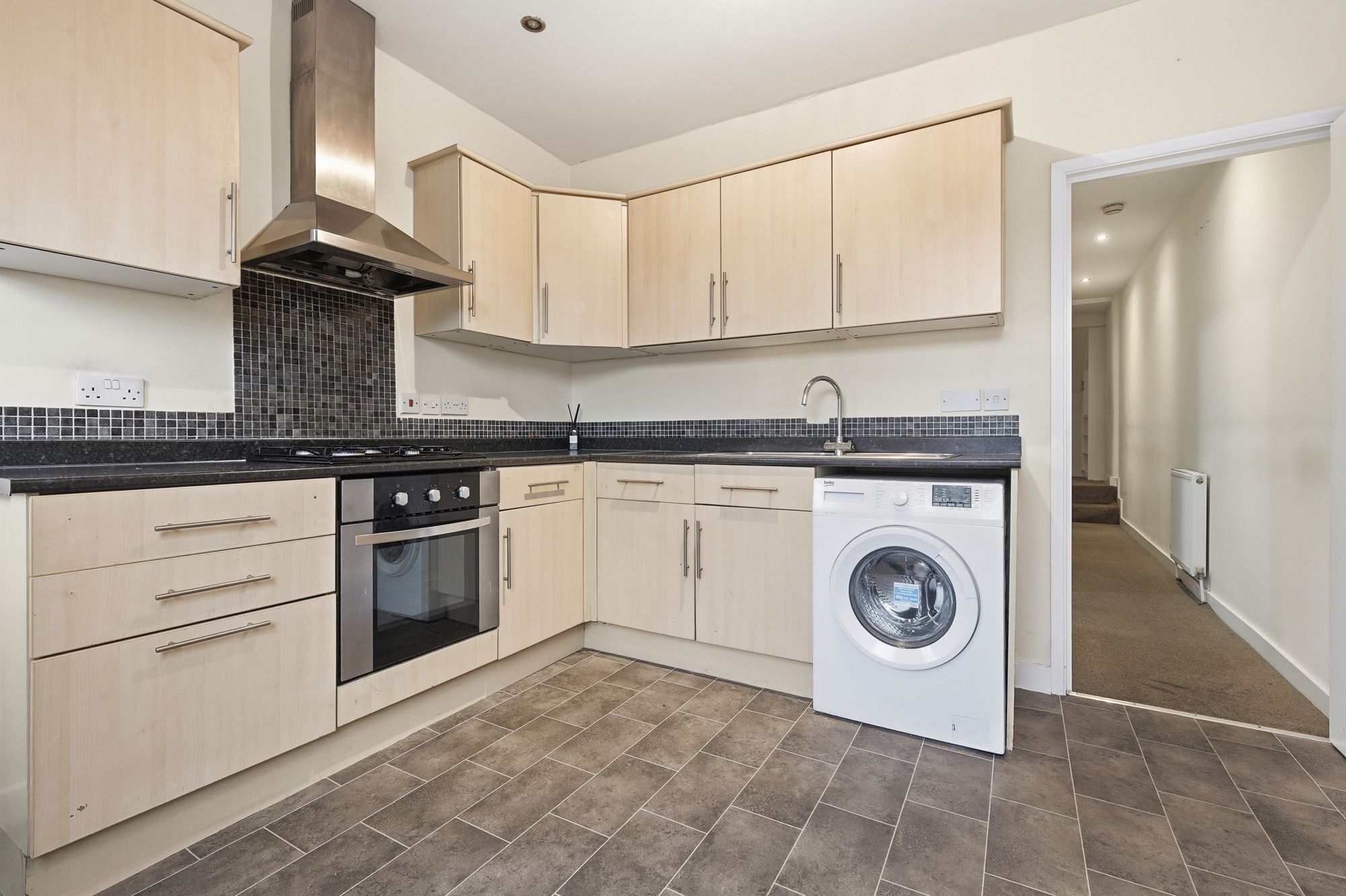 2 bed flat for sale in Leslie Road, Leytonstone, E11 2