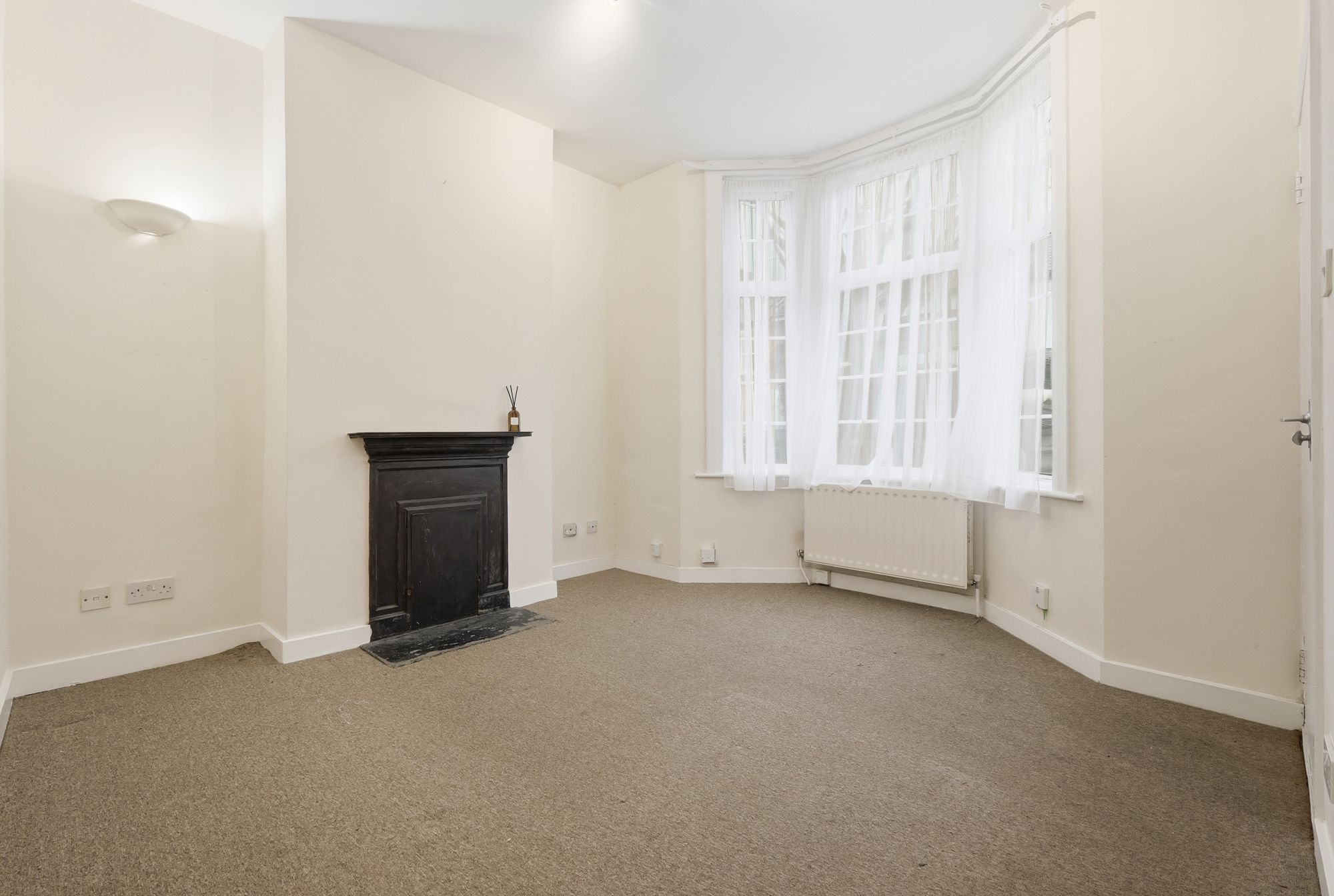 2 bed flat for sale in Leslie Road, Leytonstone, E11  - Property Image 5