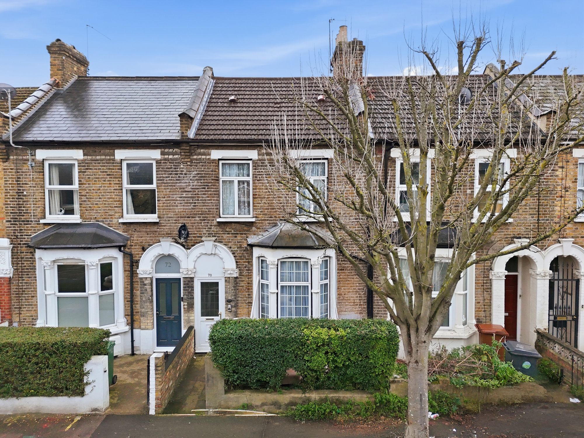 2 bed flat for sale in Leslie Road, Leytonstone, E11
