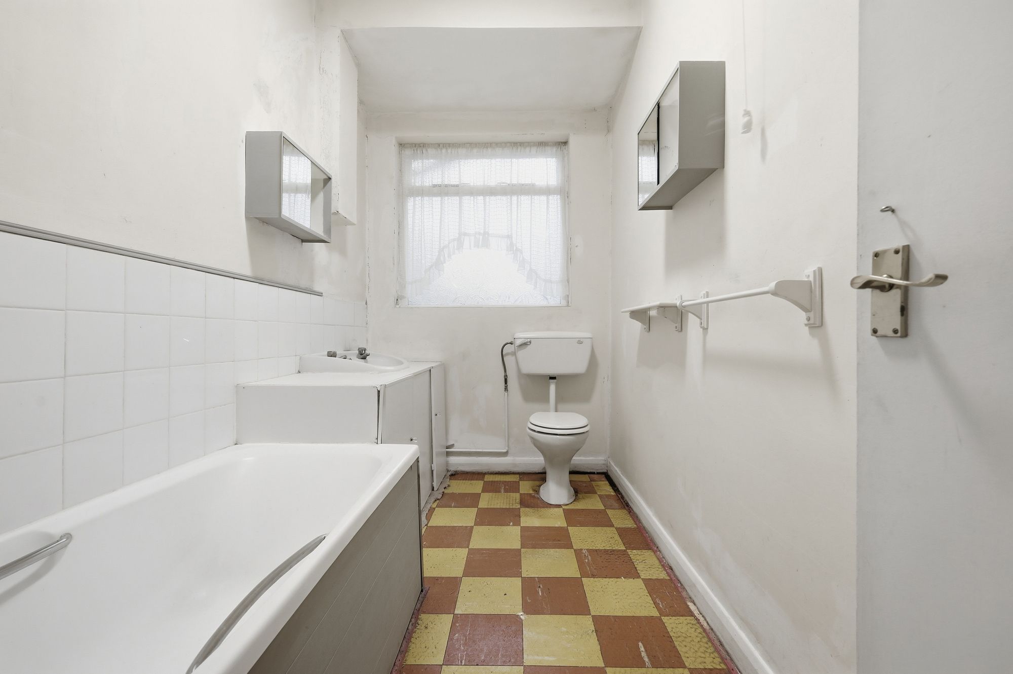 3 bed mid-terraced house for sale in Montpelier Gardens, London, E6  - Property Image 11