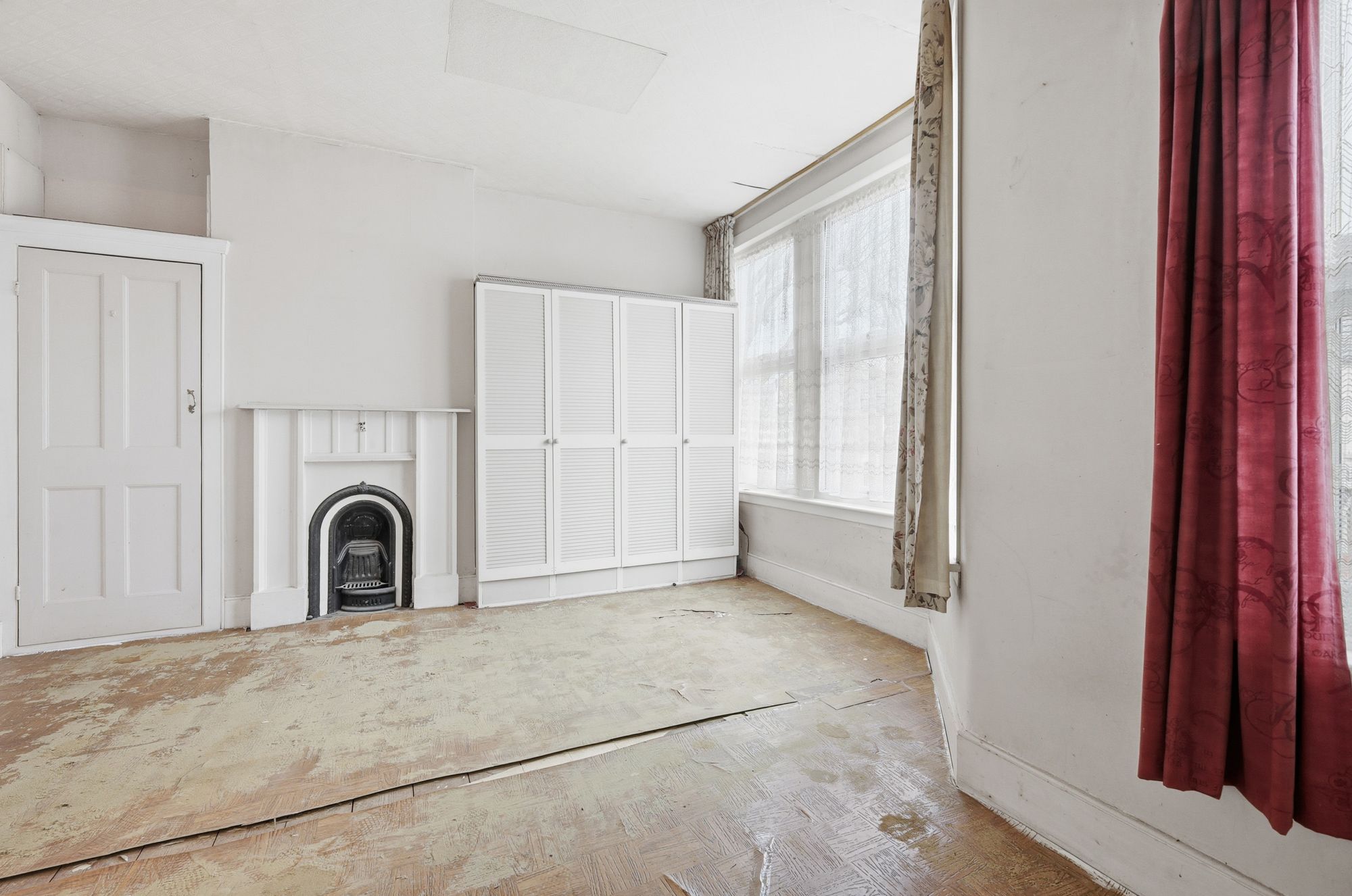 3 bed mid-terraced house for sale in Montpelier Gardens, London, E6  - Property Image 13