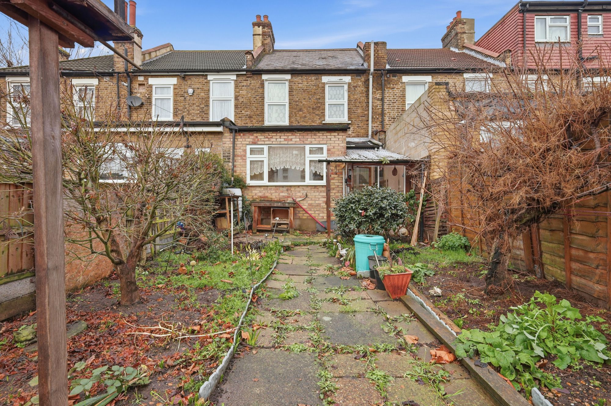 3 bed mid-terraced house for sale in Montpelier Gardens, London, E6  - Property Image 19