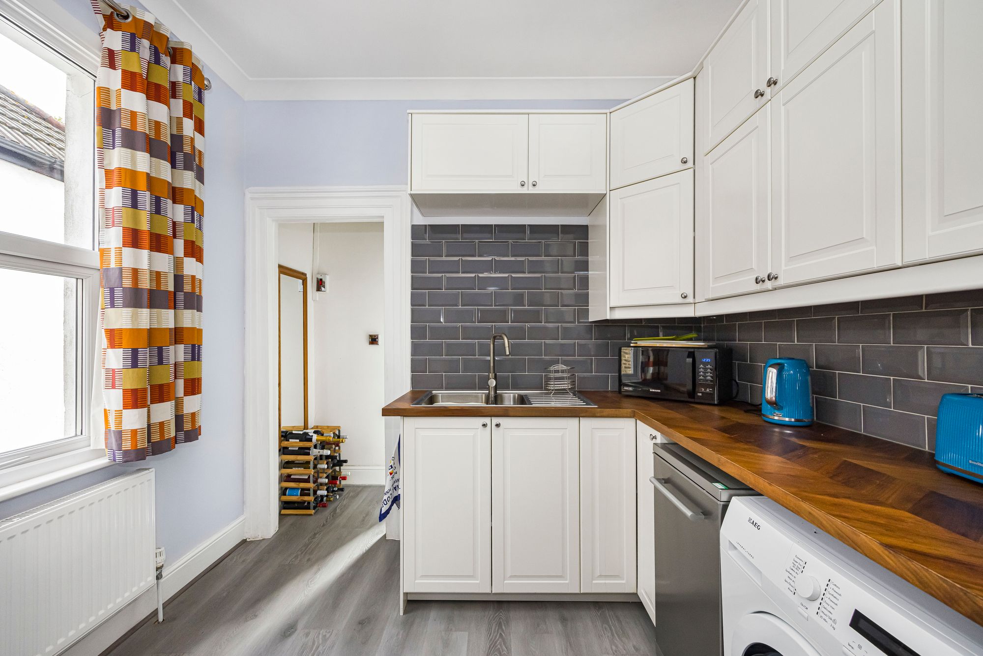 2 bed house to rent in Thornhill Road, Leyton, E10 9