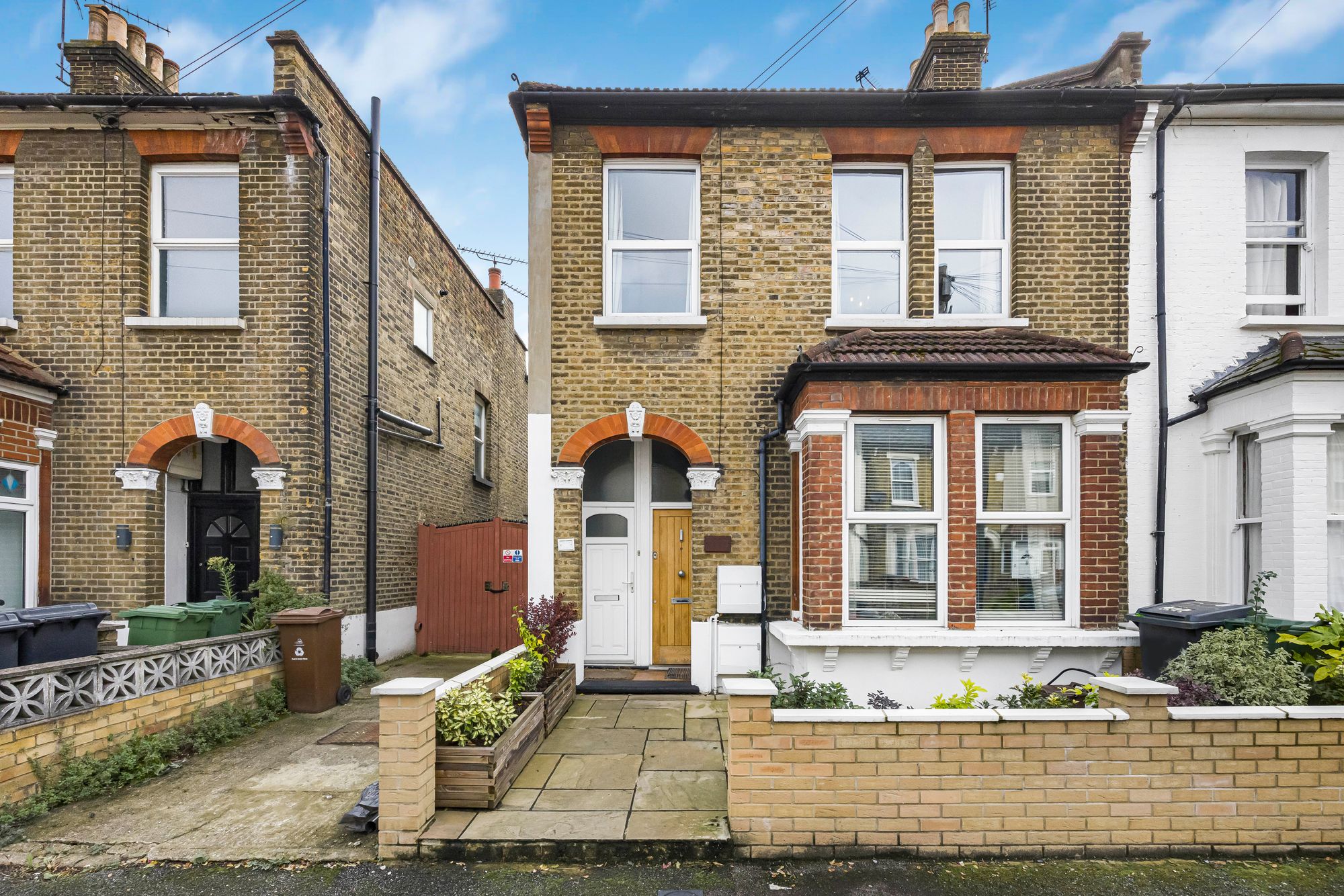 2 bed house to rent in Thornhill Road, Leyton, E10  - Property Image 1