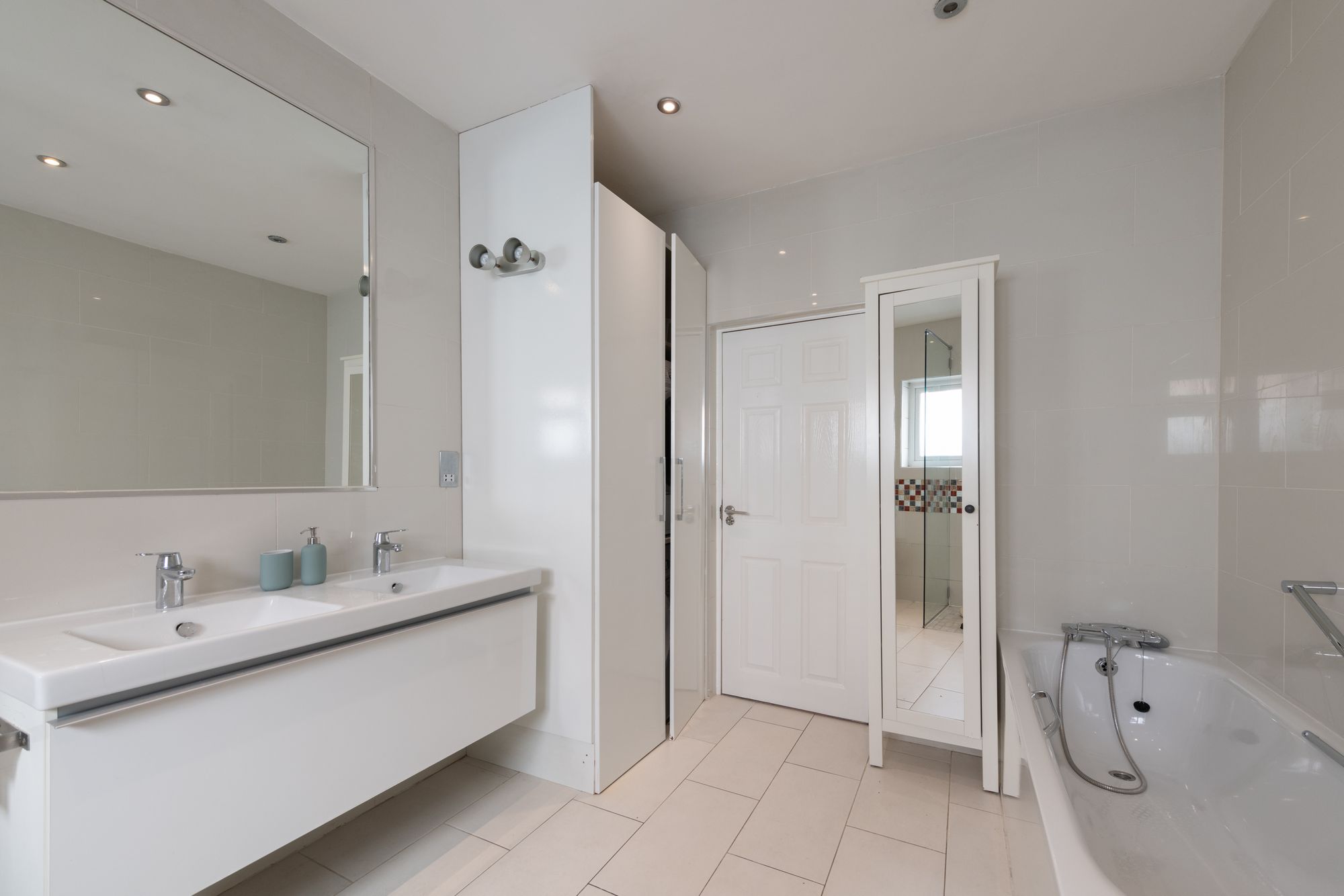 3 bed detached bungalow for sale in Spring Grove Road, Hounslow, TW3  - Property Image 9