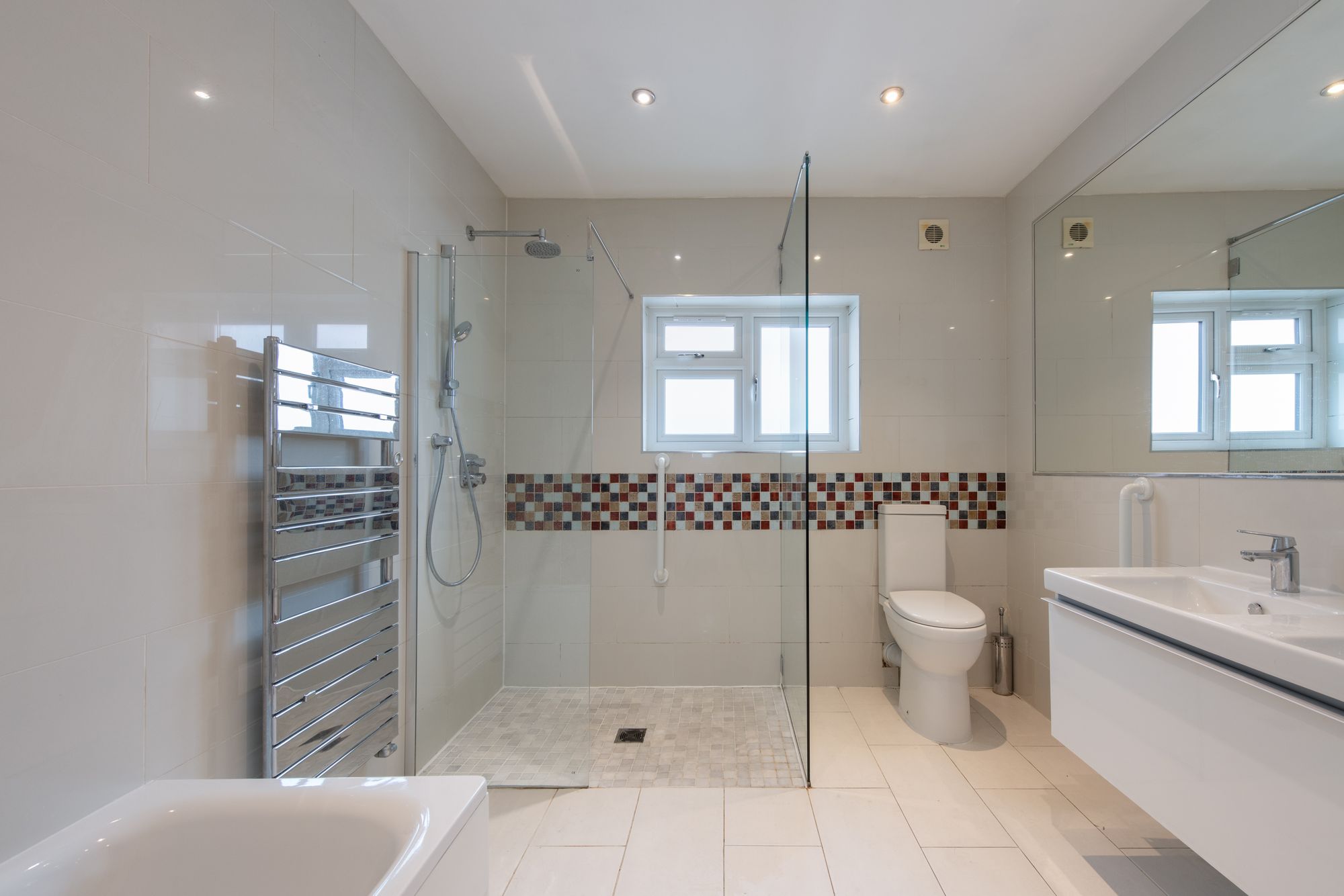 3 bed detached bungalow for sale in Spring Grove Road, Hounslow, TW3 9