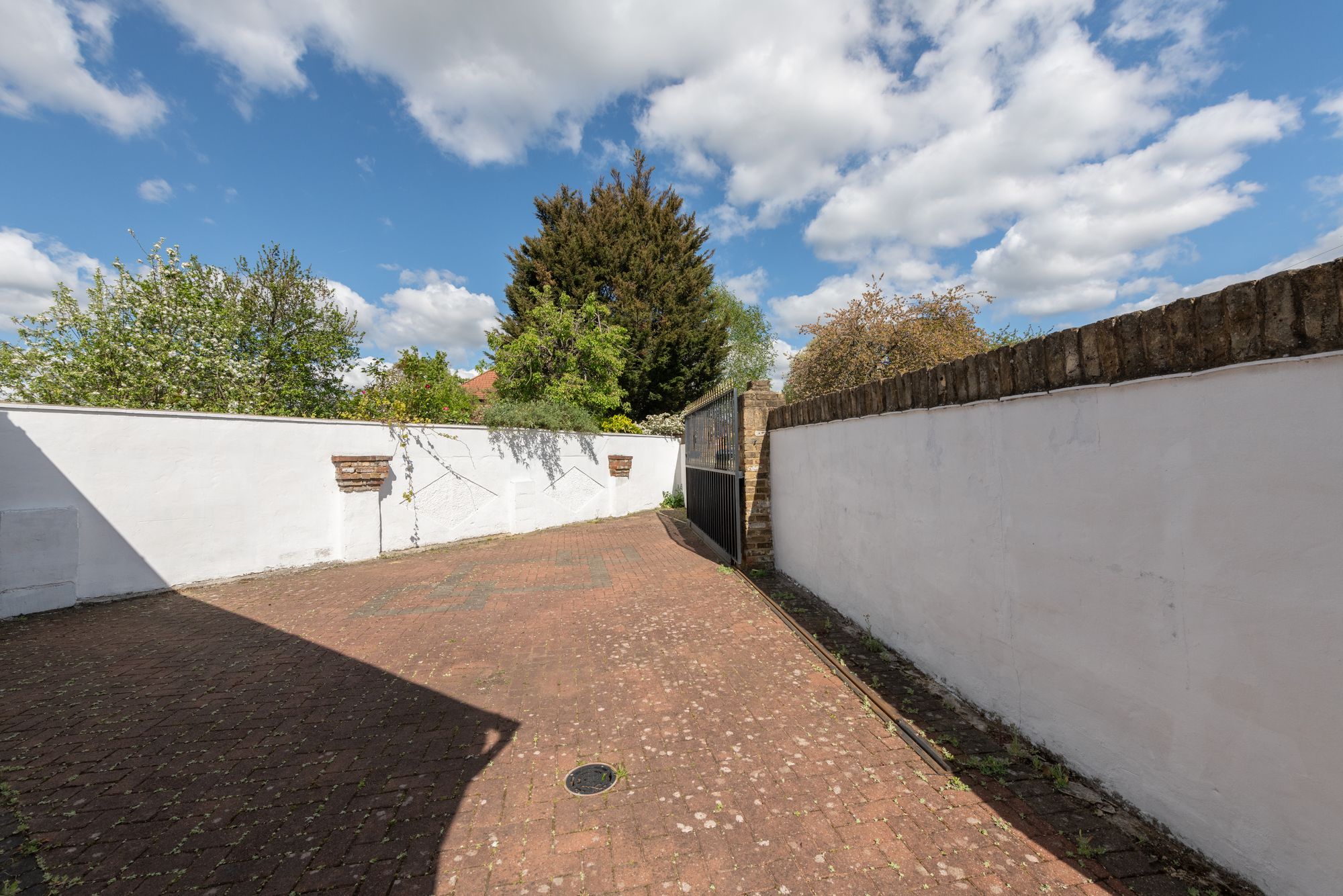 3 bed detached bungalow for sale in Spring Grove Road, Hounslow, TW3  - Property Image 14