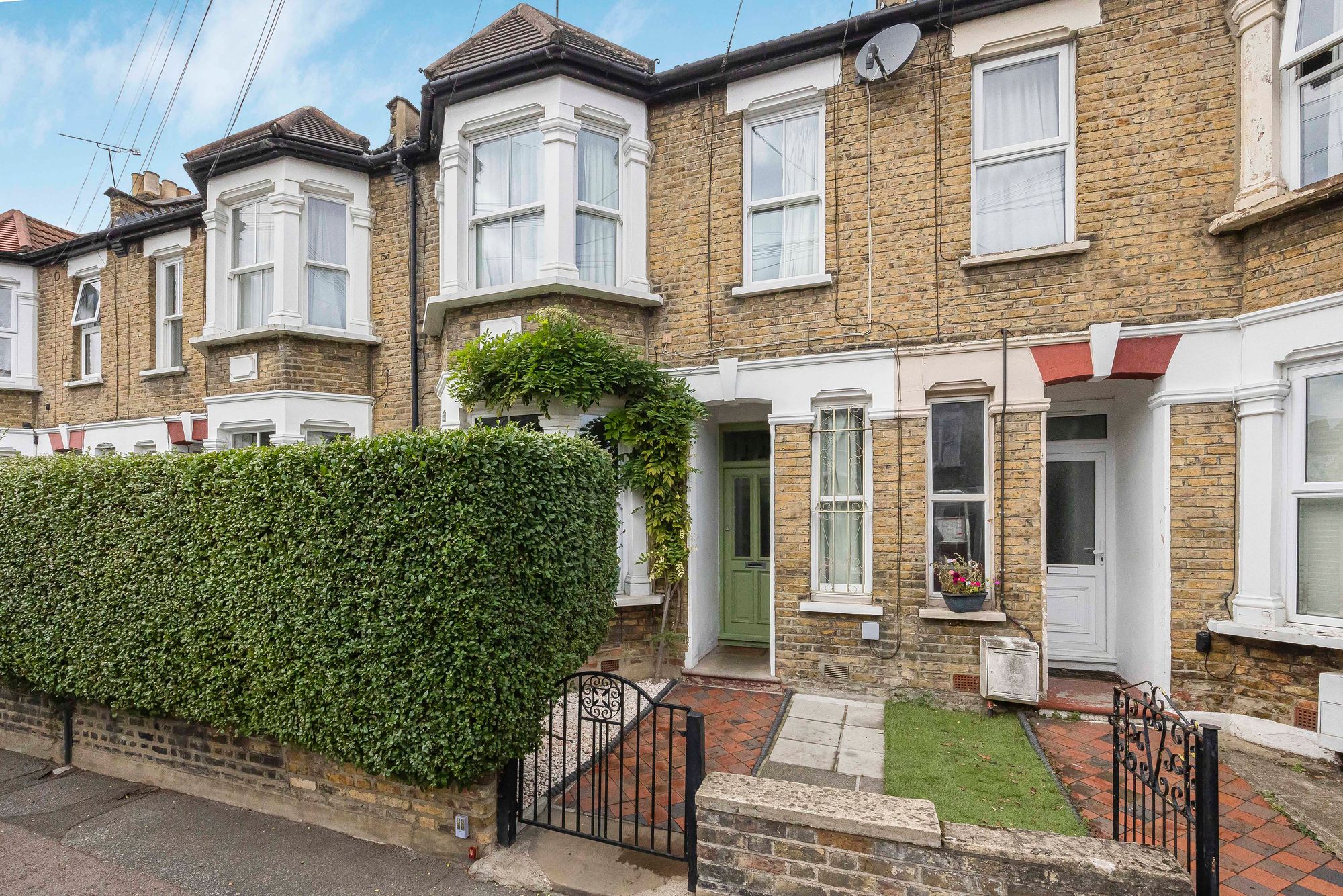 2 bed flat for sale in Albert Road, Leyton, E10