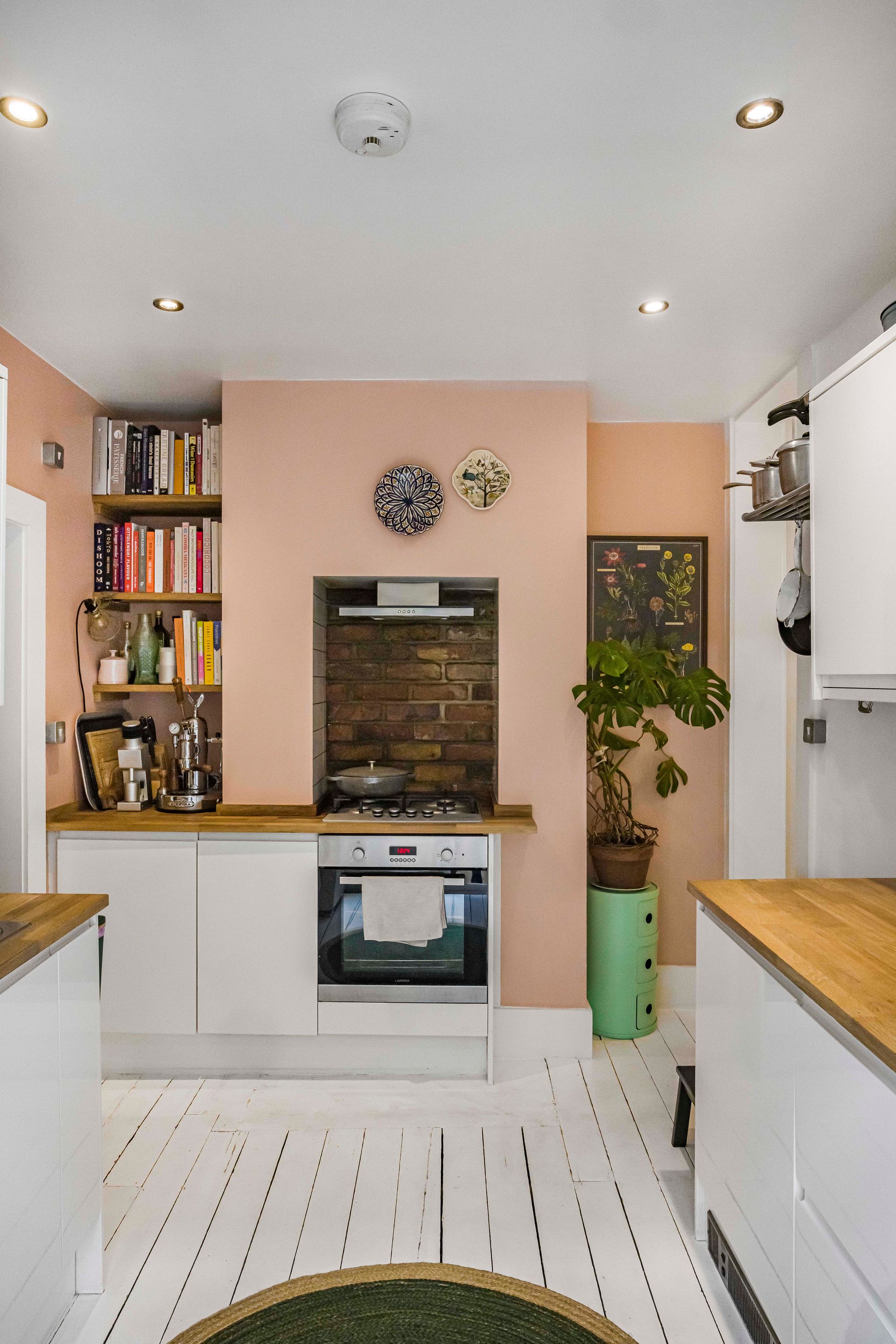 2 bed flat for sale in Albert Road, Leyton, E10  - Property Image 6
