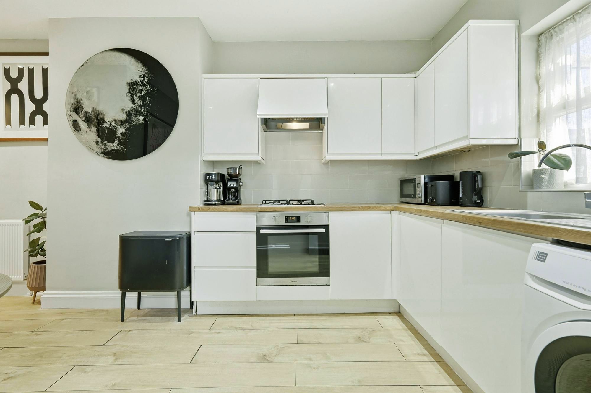 1 bed flat for sale in Leasowes Road, Leyton, E10  - Property Image 5