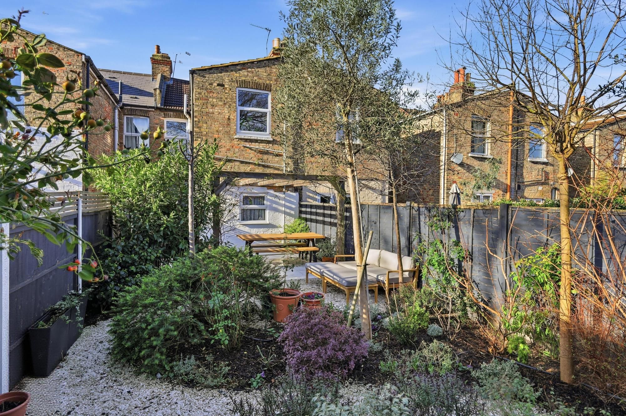 1 bed flat for sale in Leasowes Road, Leyton, E10  - Property Image 4