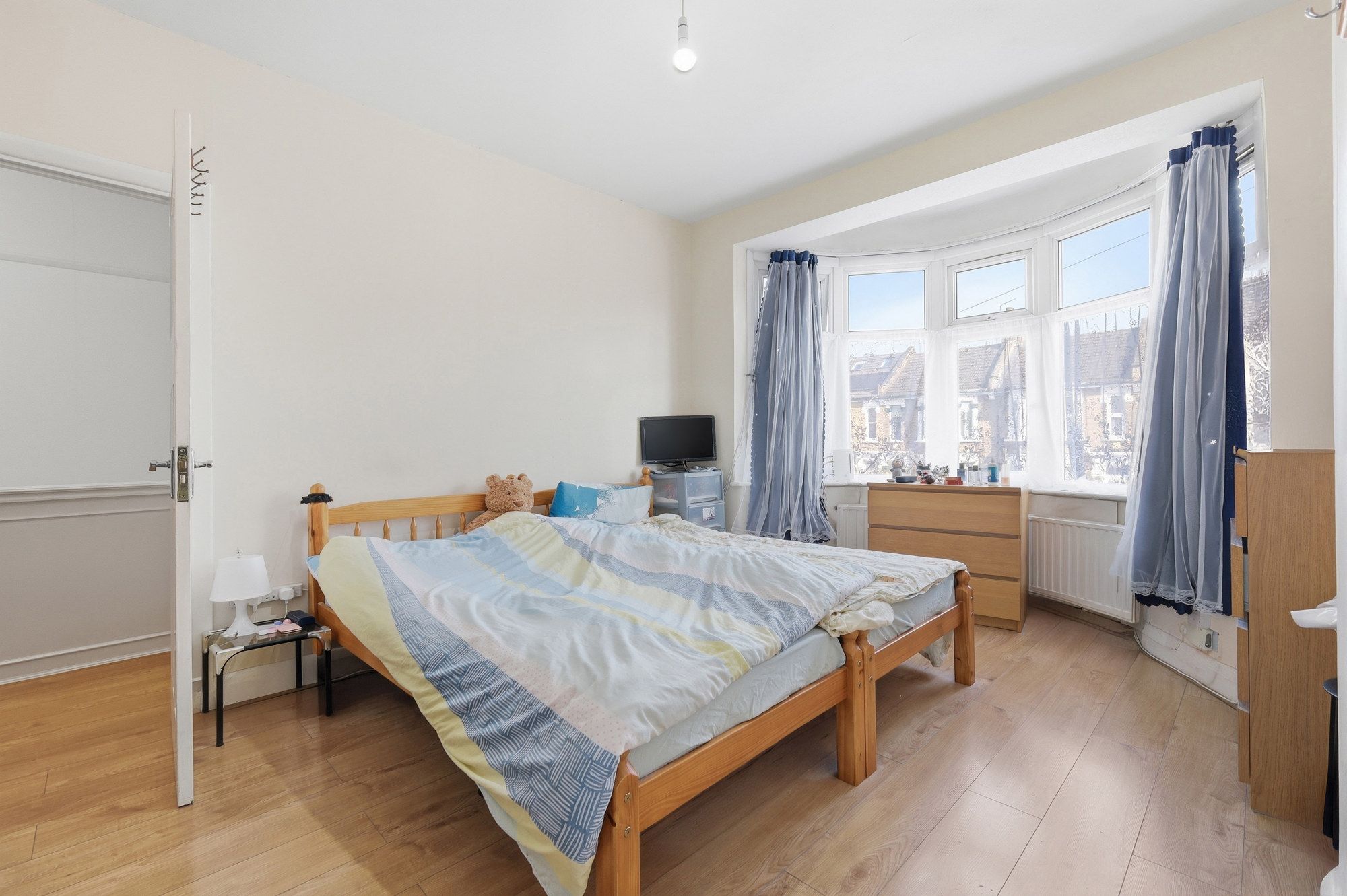 3 bed mid-terraced house for sale in Vicarage Road, Leyton, E10  - Property Image 12