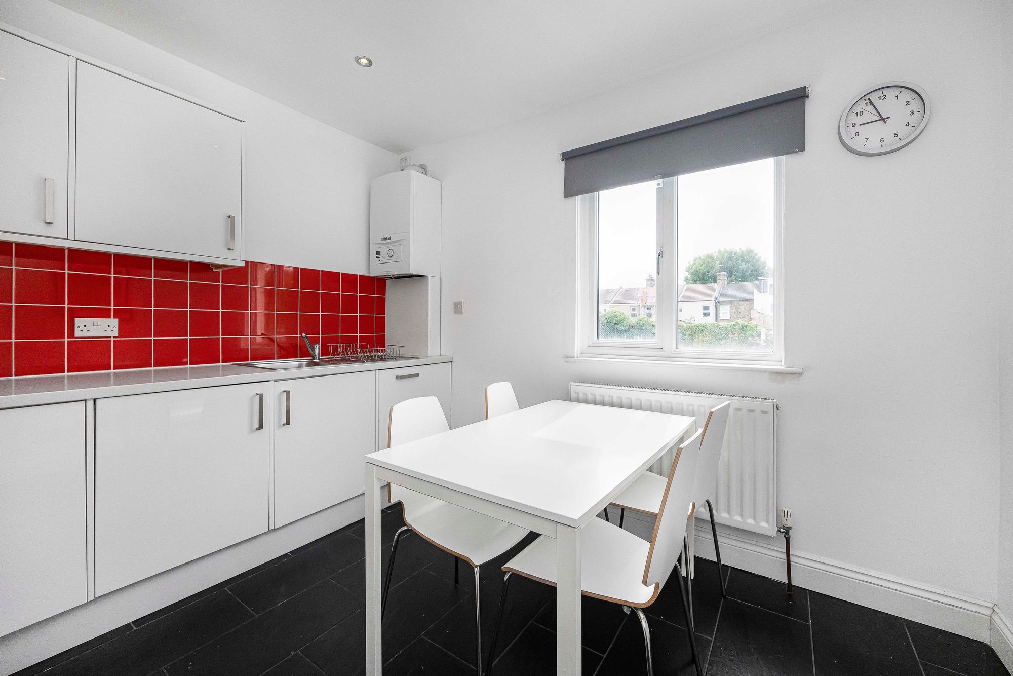 2 bed flat for sale in Leslie Road, Leytonstone, E11 6