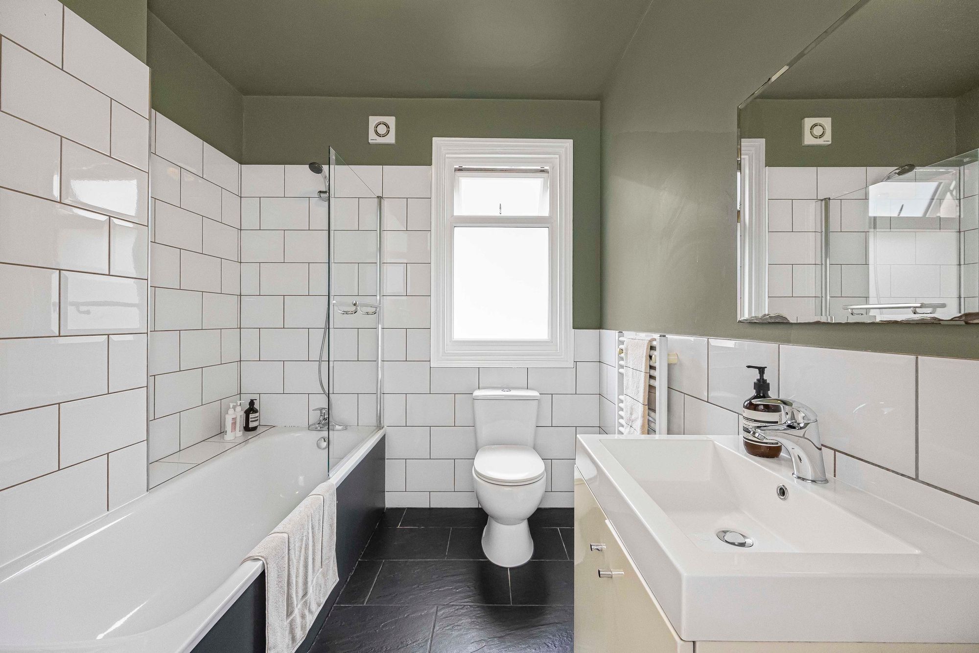 2 bed flat for sale in Leslie Road, Leytonstone, E11  - Property Image 13