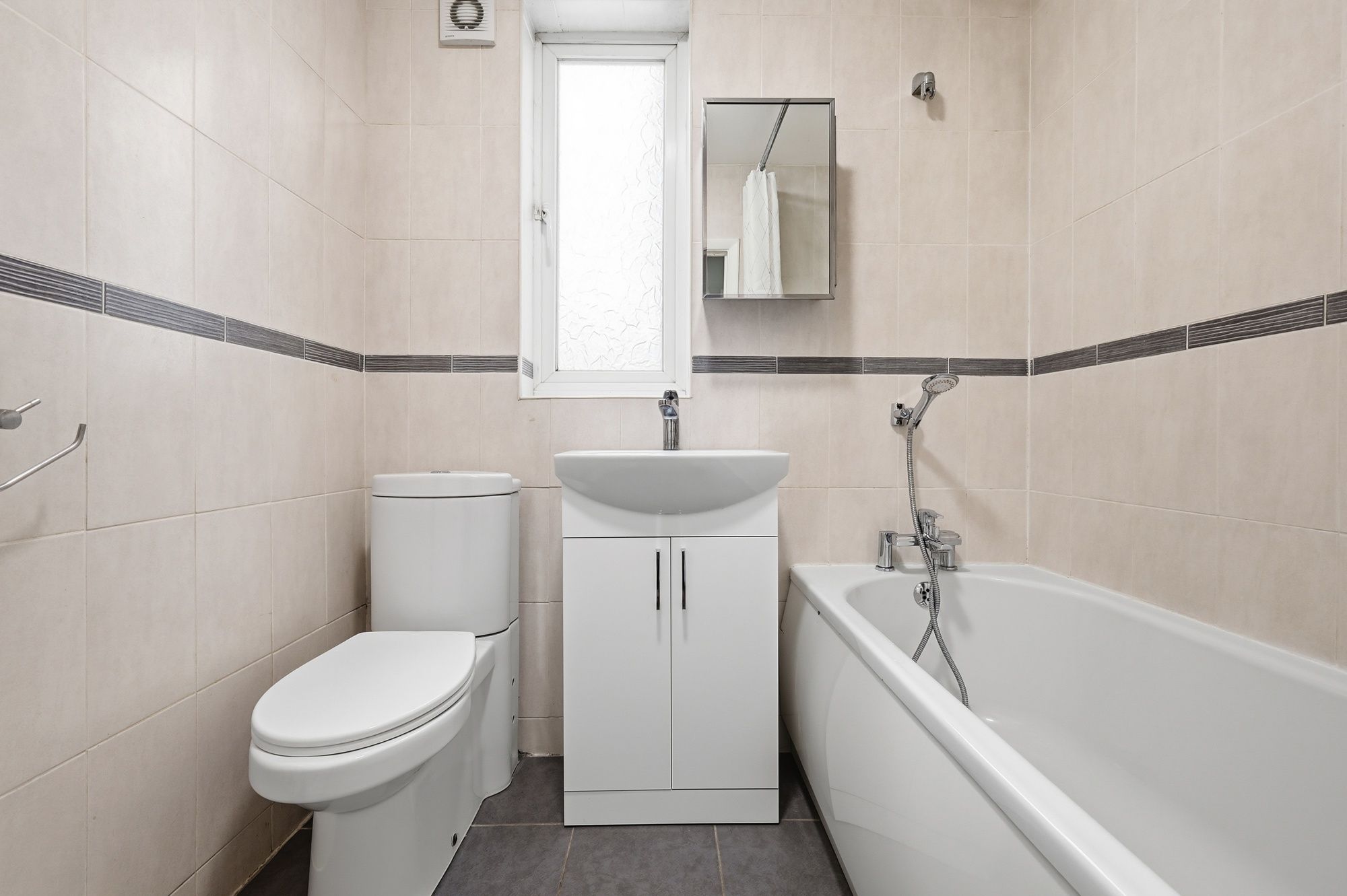 2 bed semi-detached house for sale in Cheriton Avenue, Ilford, IG5  - Property Image 10