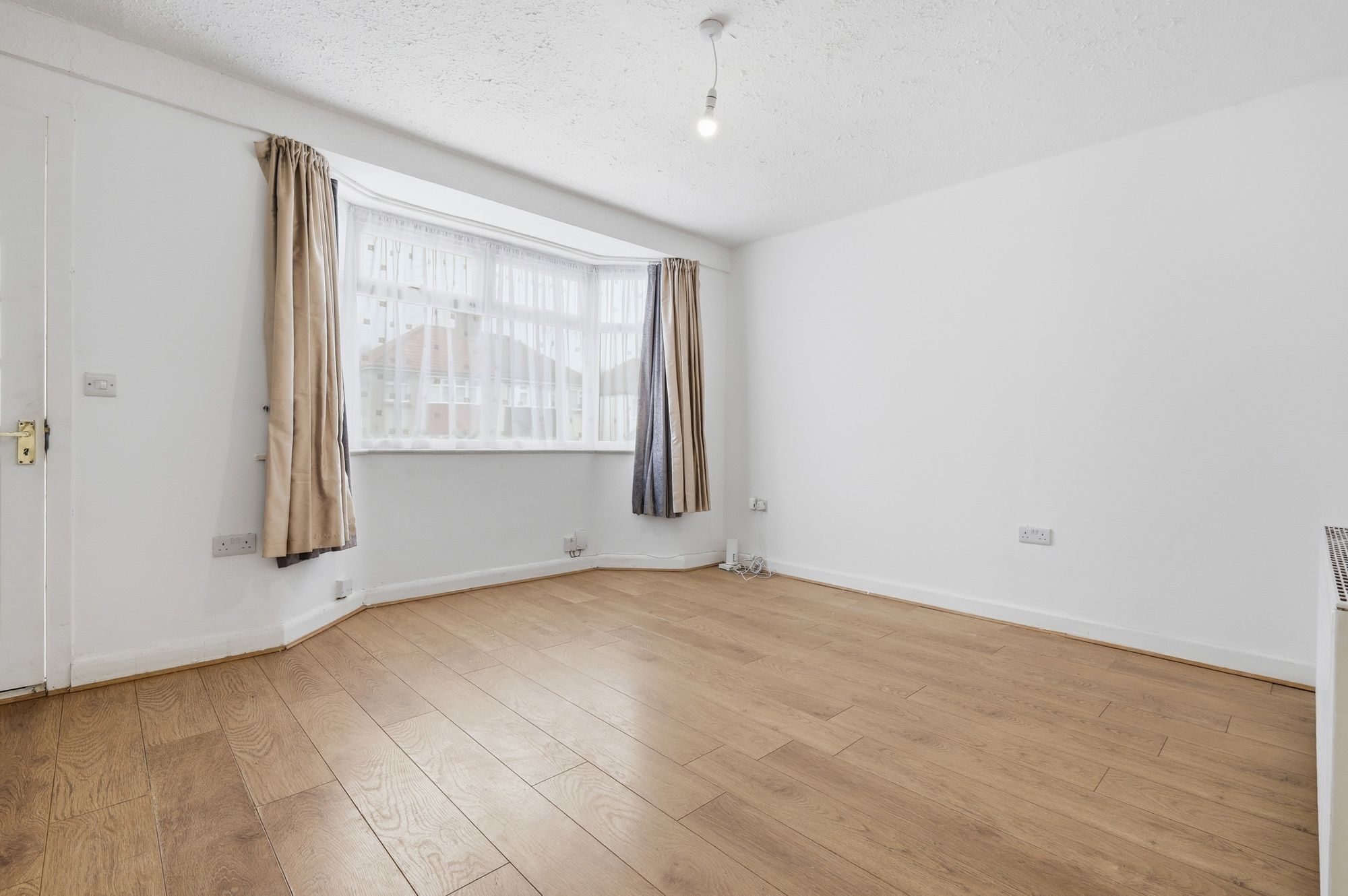 2 bed semi-detached house for sale in Cheriton Avenue, Ilford, IG5  - Property Image 5