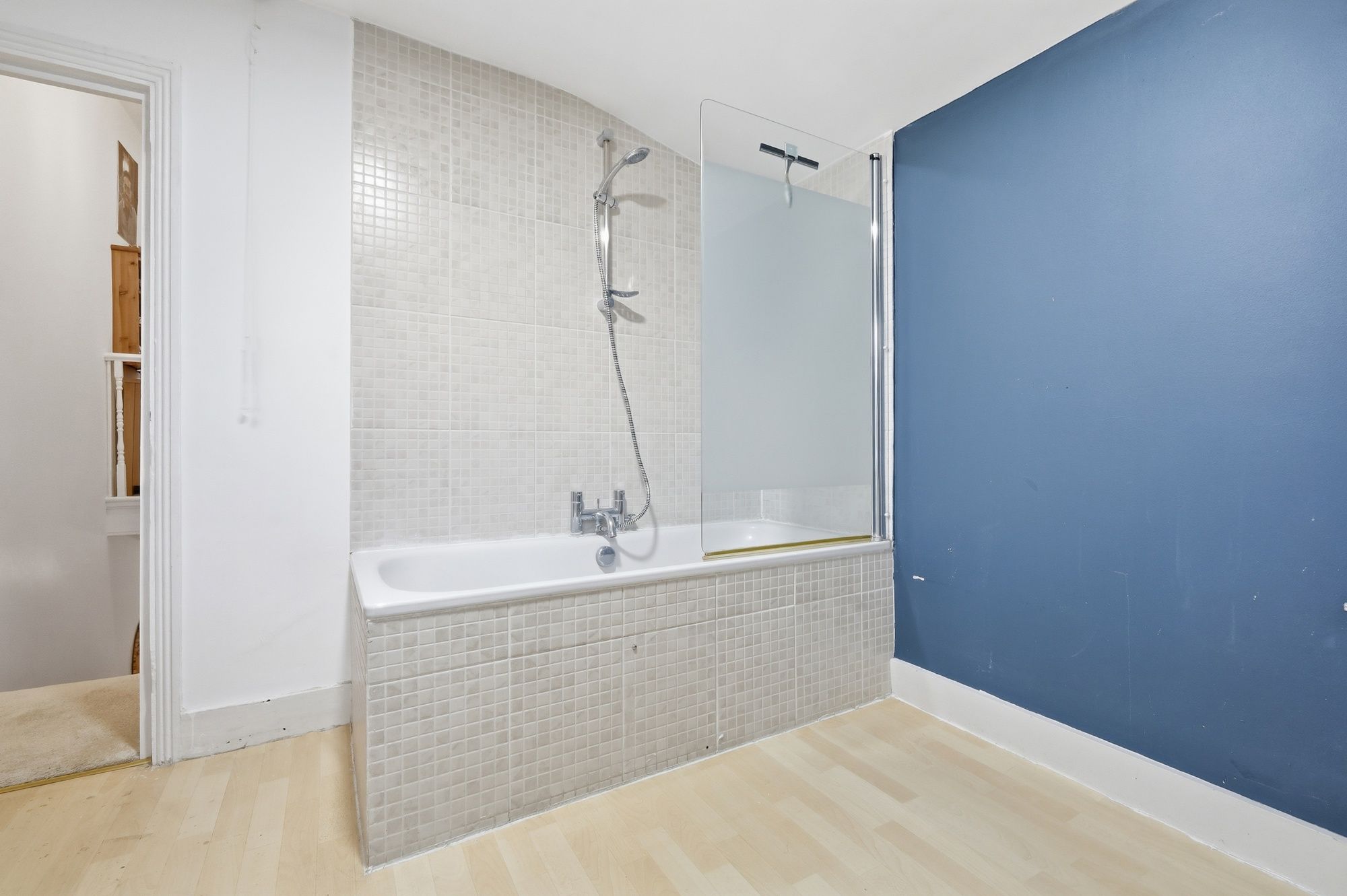 2 bed mid-terraced house for sale in Fourth Avenue, London, E12  - Property Image 11