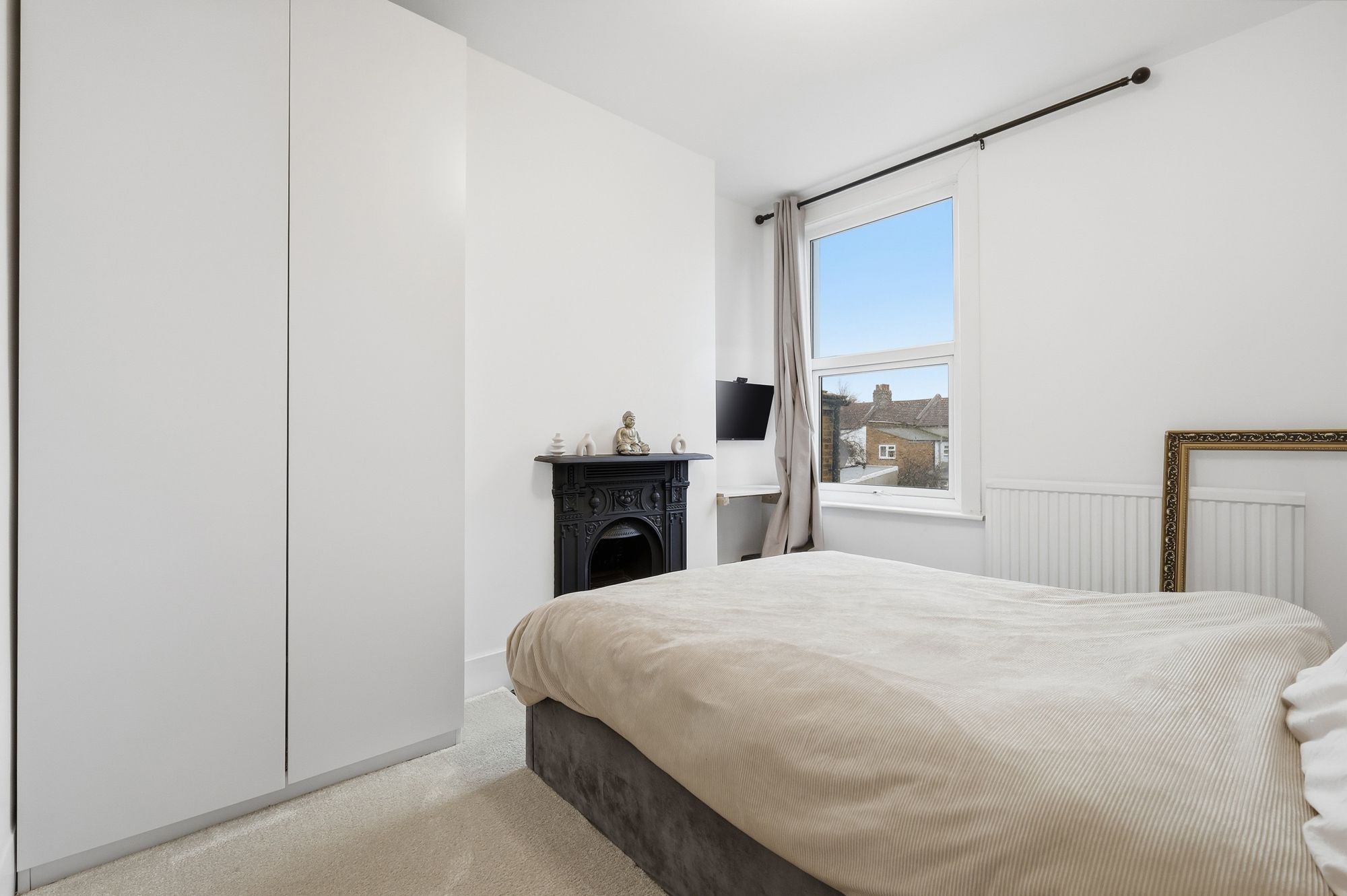 2 bed mid-terraced house for sale in Fourth Avenue, London, E12  - Property Image 15