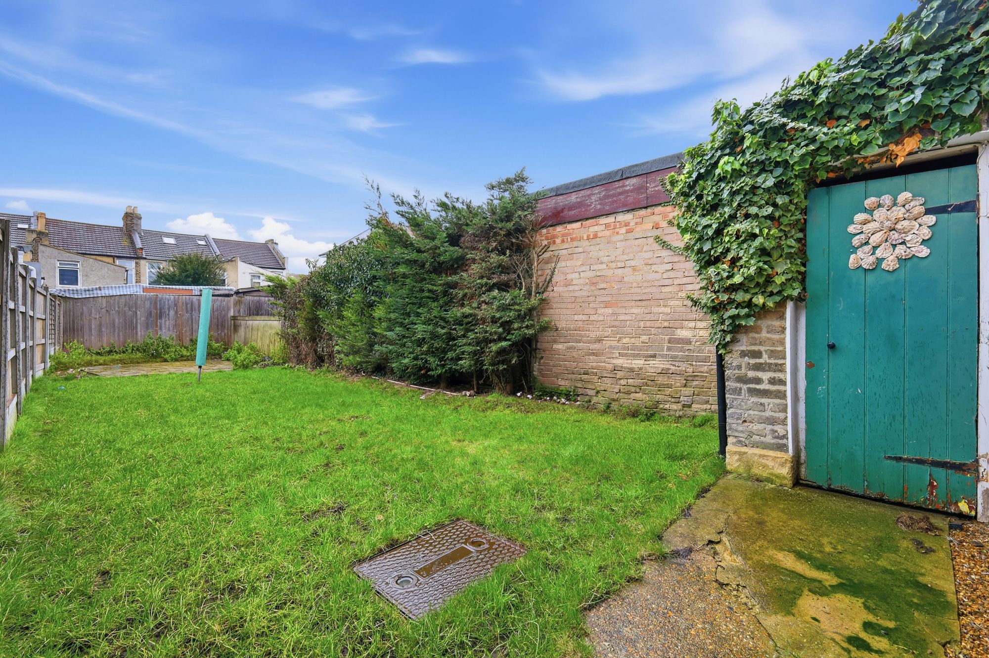 2 bed mid-terraced house for sale in Fourth Avenue, London, E12 22