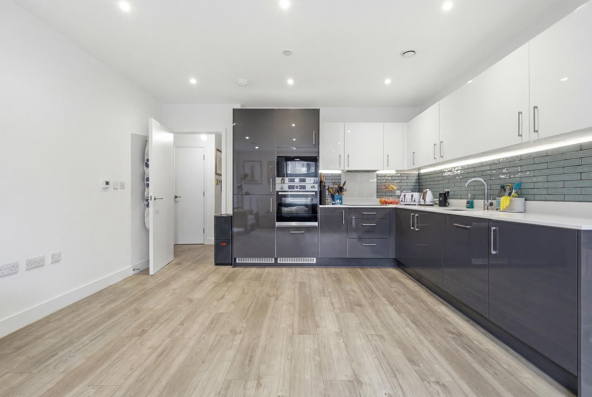 1 bed apartment for sale in Beck Square, Leyton, E10  - Property Image 3