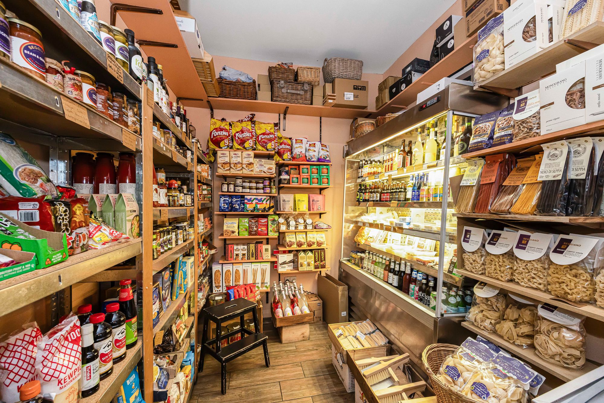 6 bed end of terrace house for sale in Lea Bridge Road, Leyton, E10  - Property Image 5