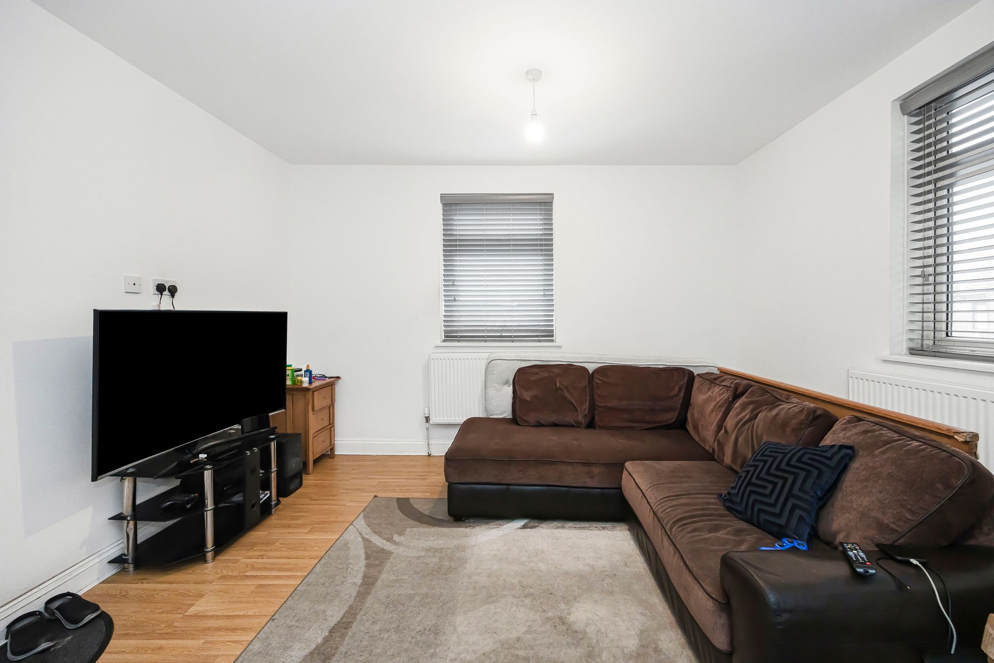 6 bed end of terrace house for sale in Lea Bridge Road, Leyton, E10 31