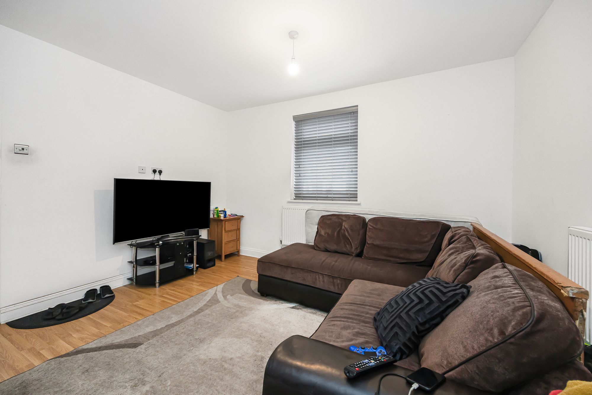 6 bed end of terrace house for sale in Lea Bridge Road, Leyton, E10 32