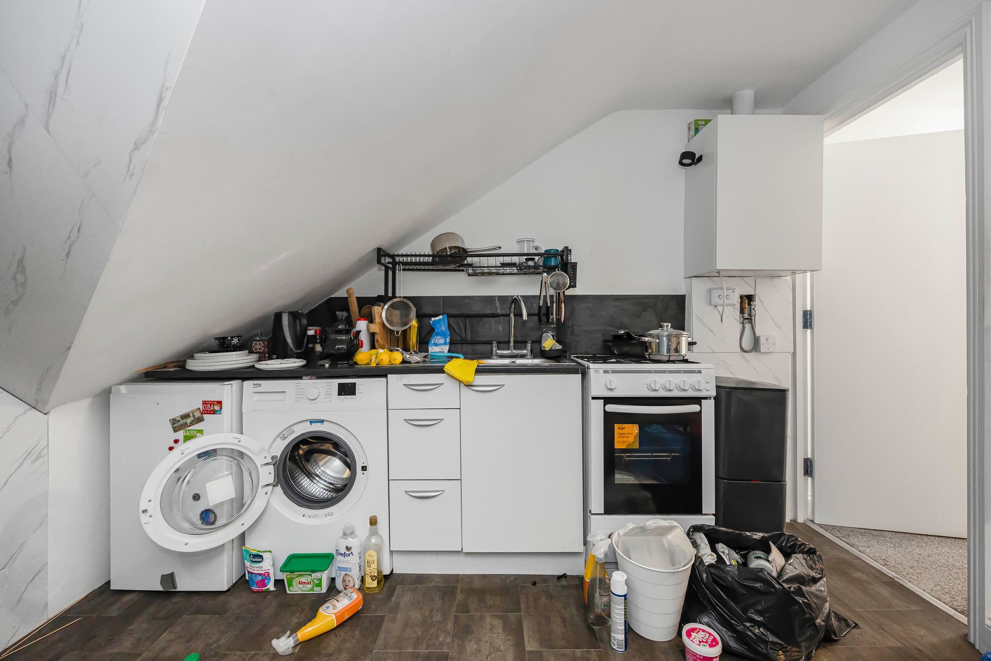 6 bed end of terrace house for sale in Lea Bridge Road, Leyton, E10  - Property Image 42