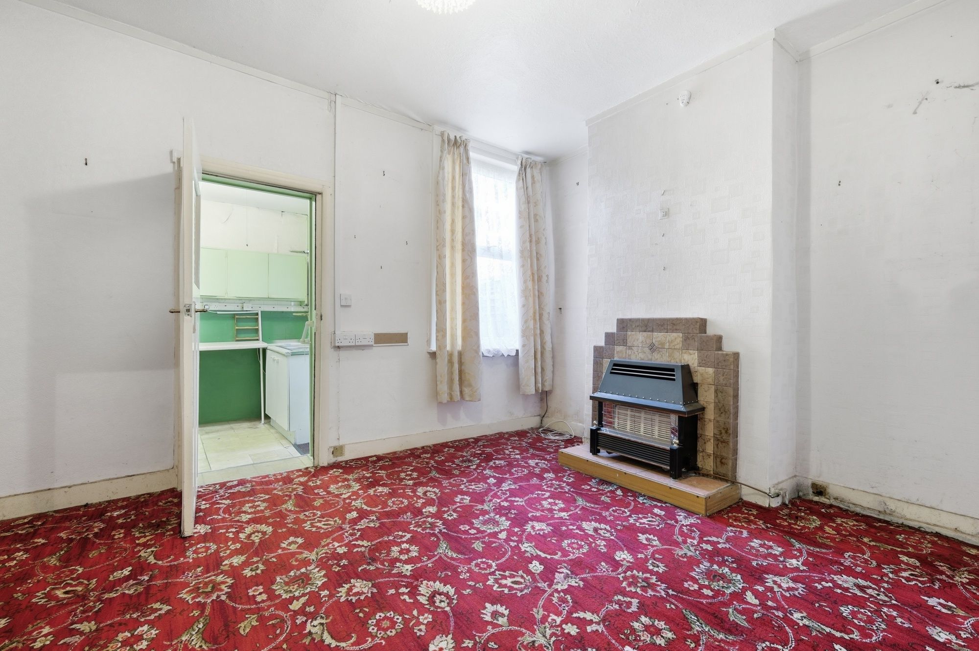 2 bed end of terrace house for sale in Gainsborough Avenue, London, E12  - Property Image 5