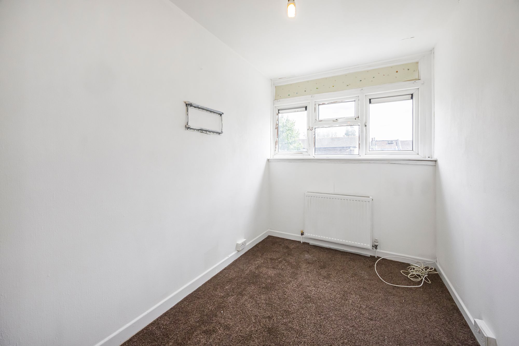 3 bed flat for sale in Kings Close, Russell Court, E10 6