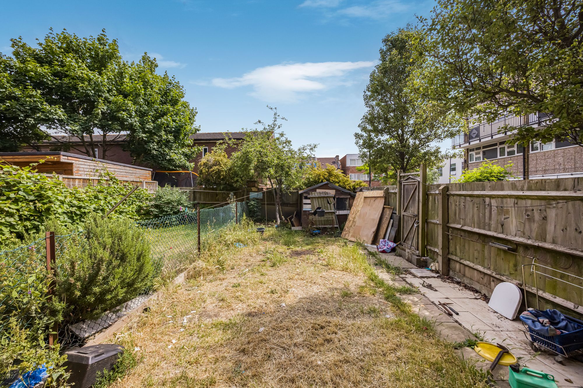 3 bed flat for sale in Kings Close, Russell Court, E10  - Property Image 2