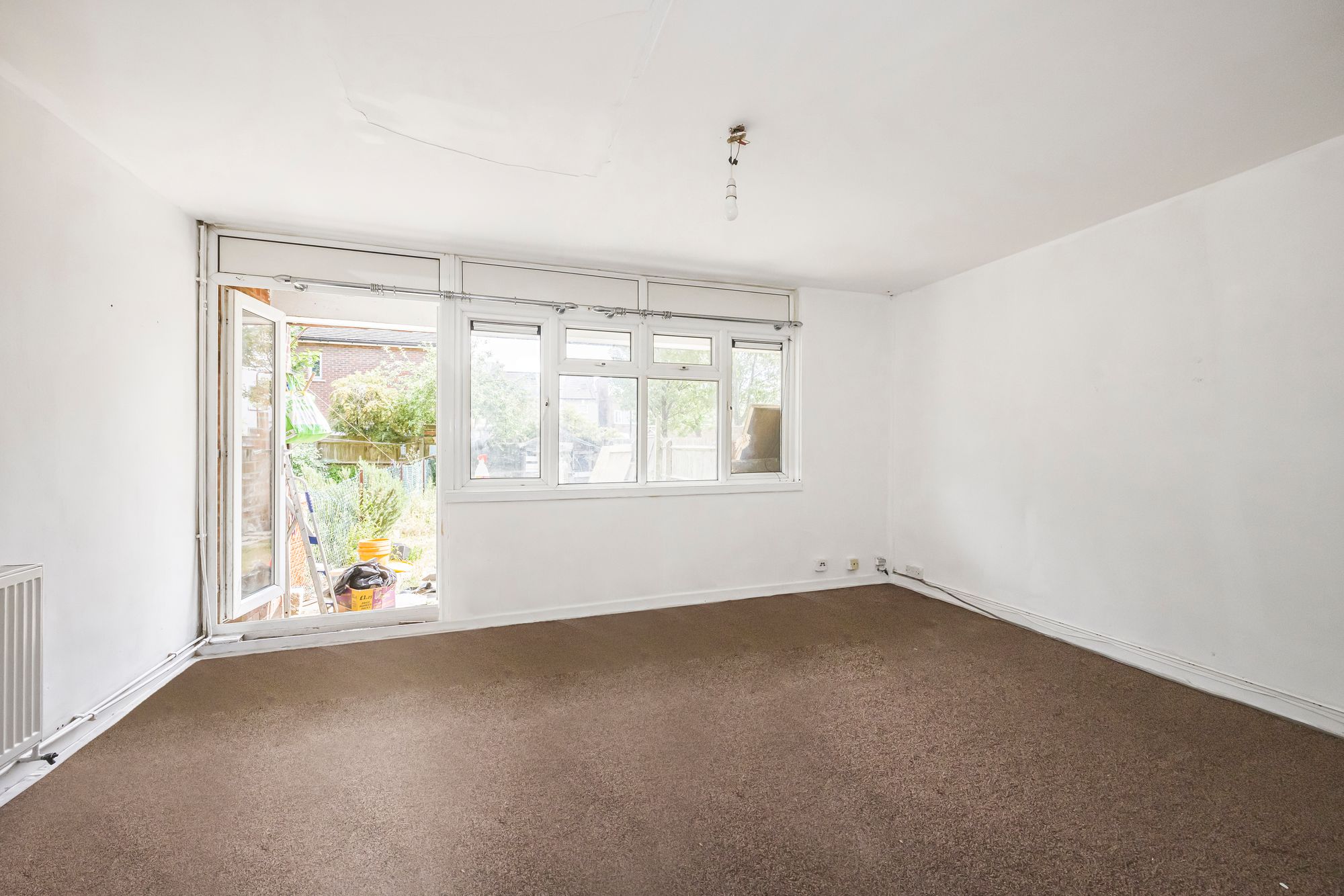 3 bed flat for sale in Kings Close, Russell Court, E10  - Property Image 5