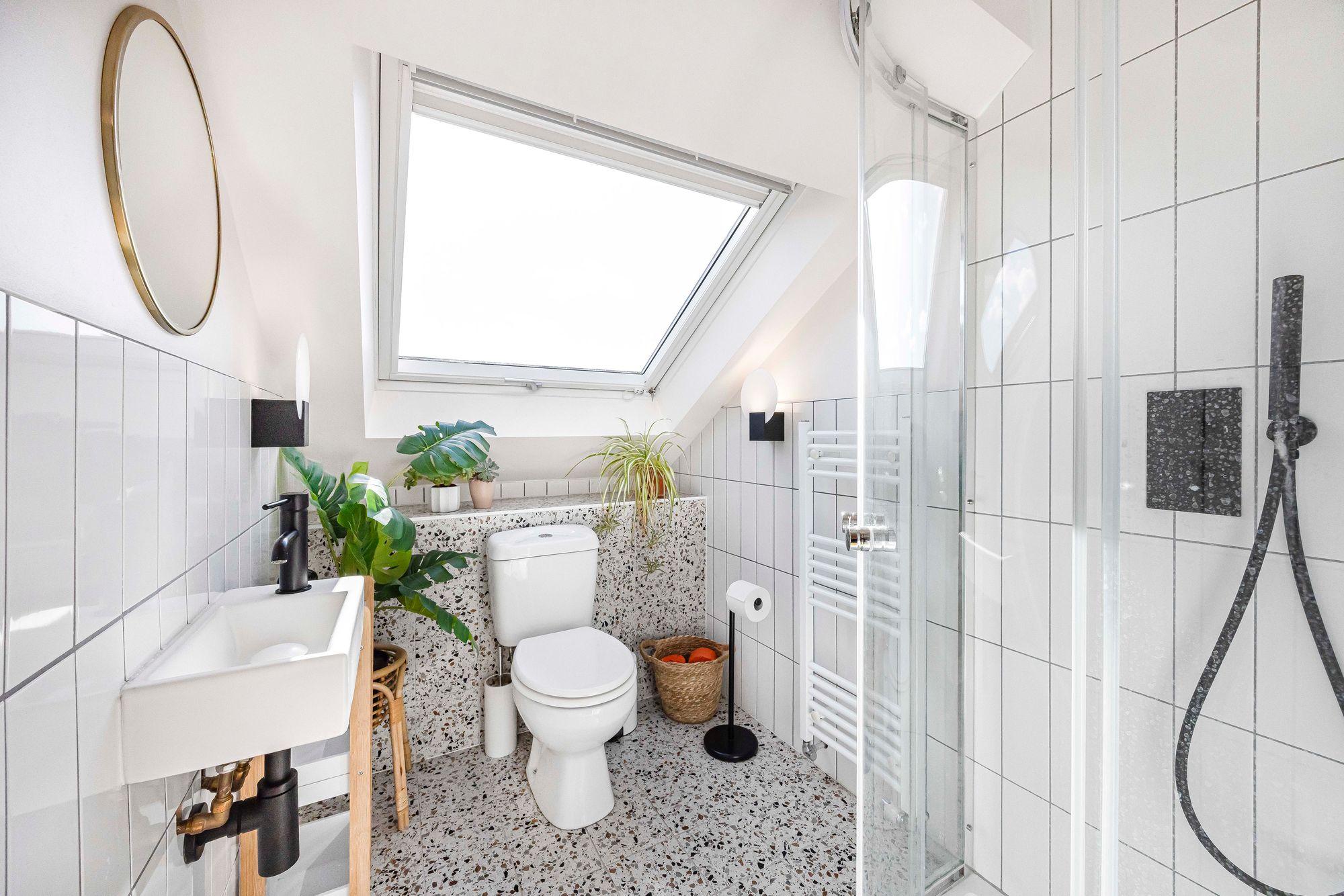 4 bed mid-terraced house for sale in Adelaide Road, Leyton, E10 23