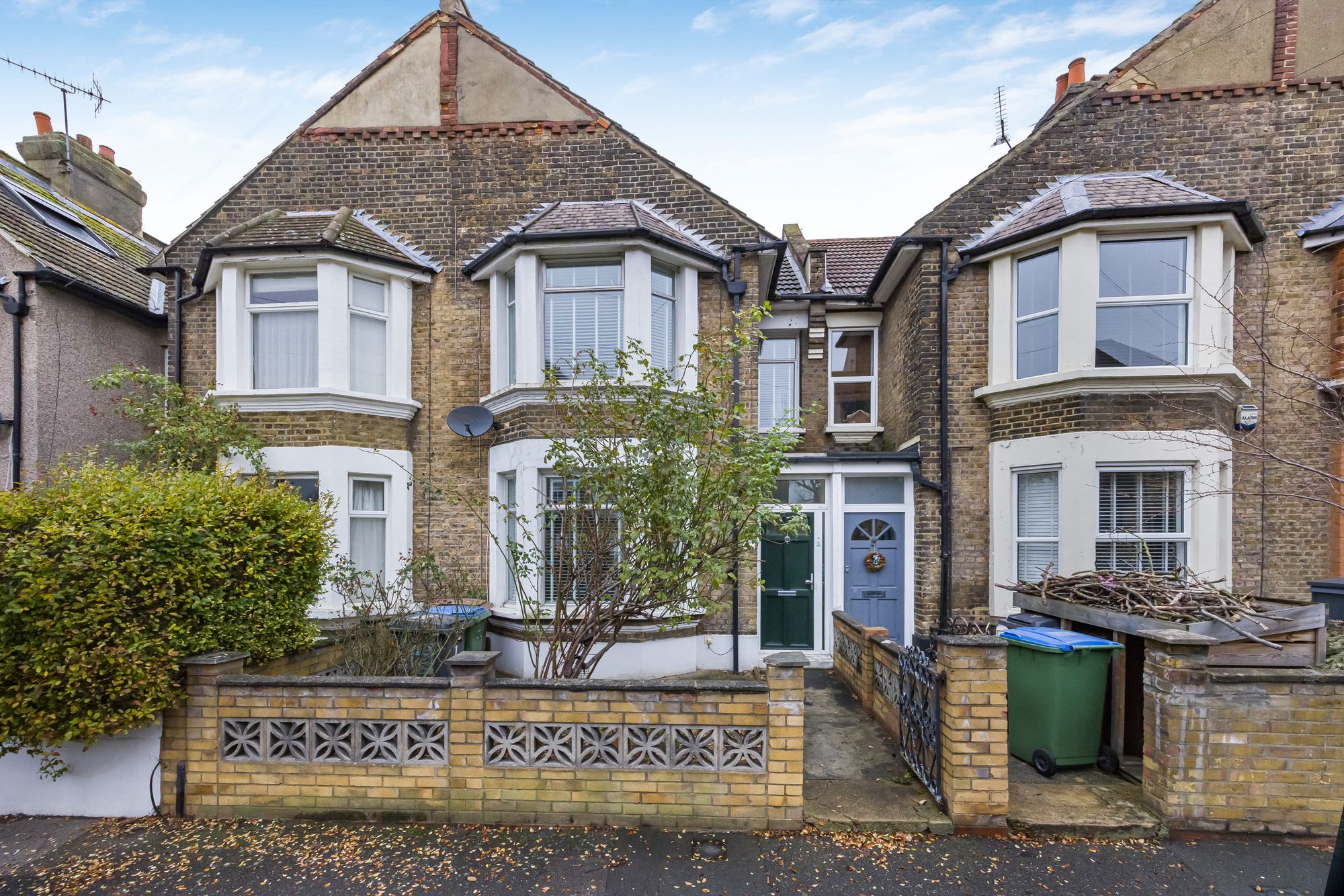 2 bed mid-terraced house for sale in Verulam Avenue, Walthamstow, E17  - Property Image 1