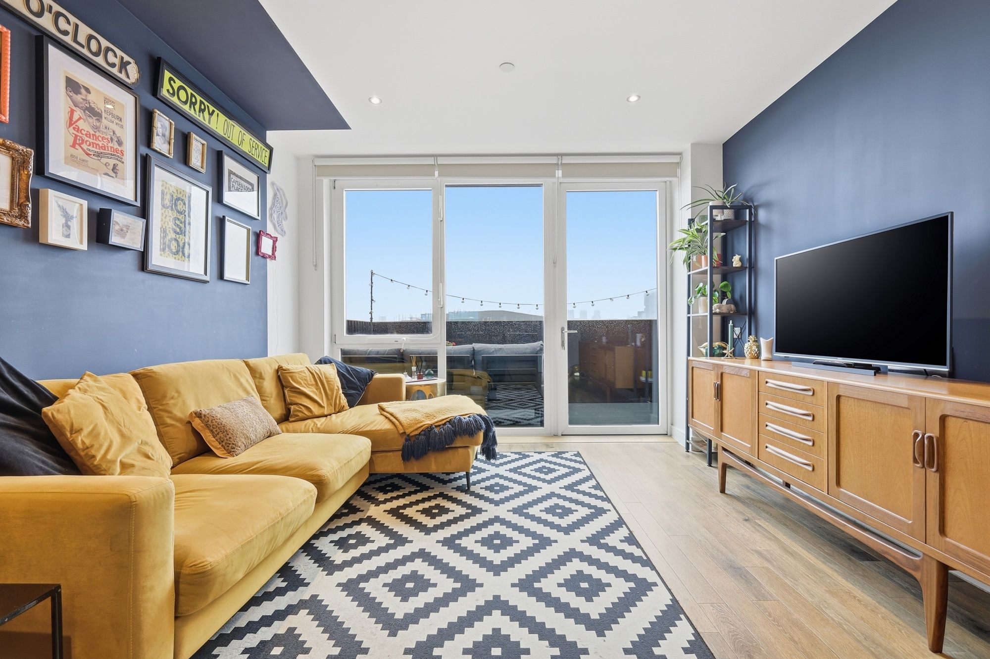 2 bed flat for sale in Glyn Court, Oliver Road, Leyton, E10 - Property Image 1