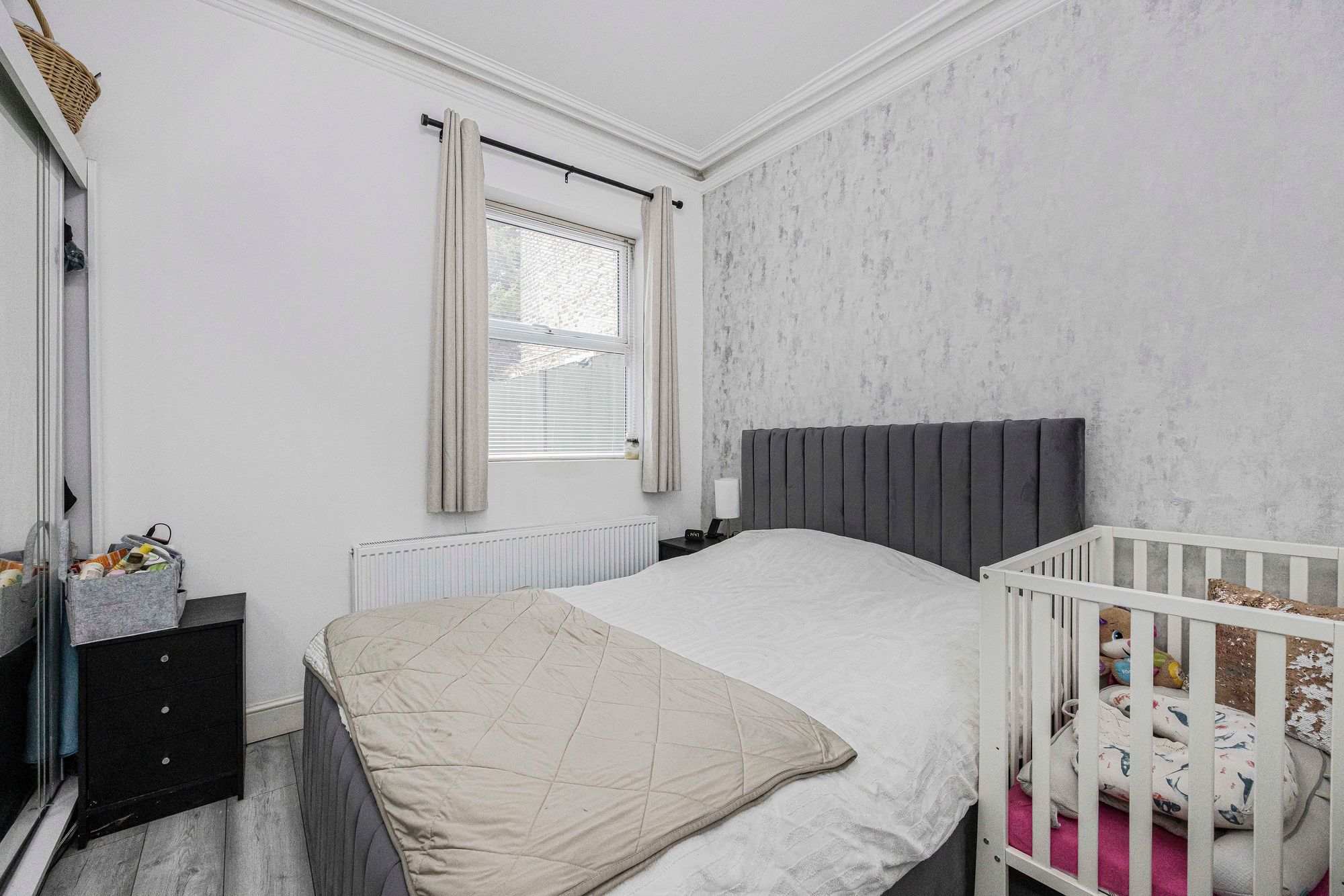 2 bed flat for sale in Abbotts Park Road, Leyton, E10  - Property Image 2